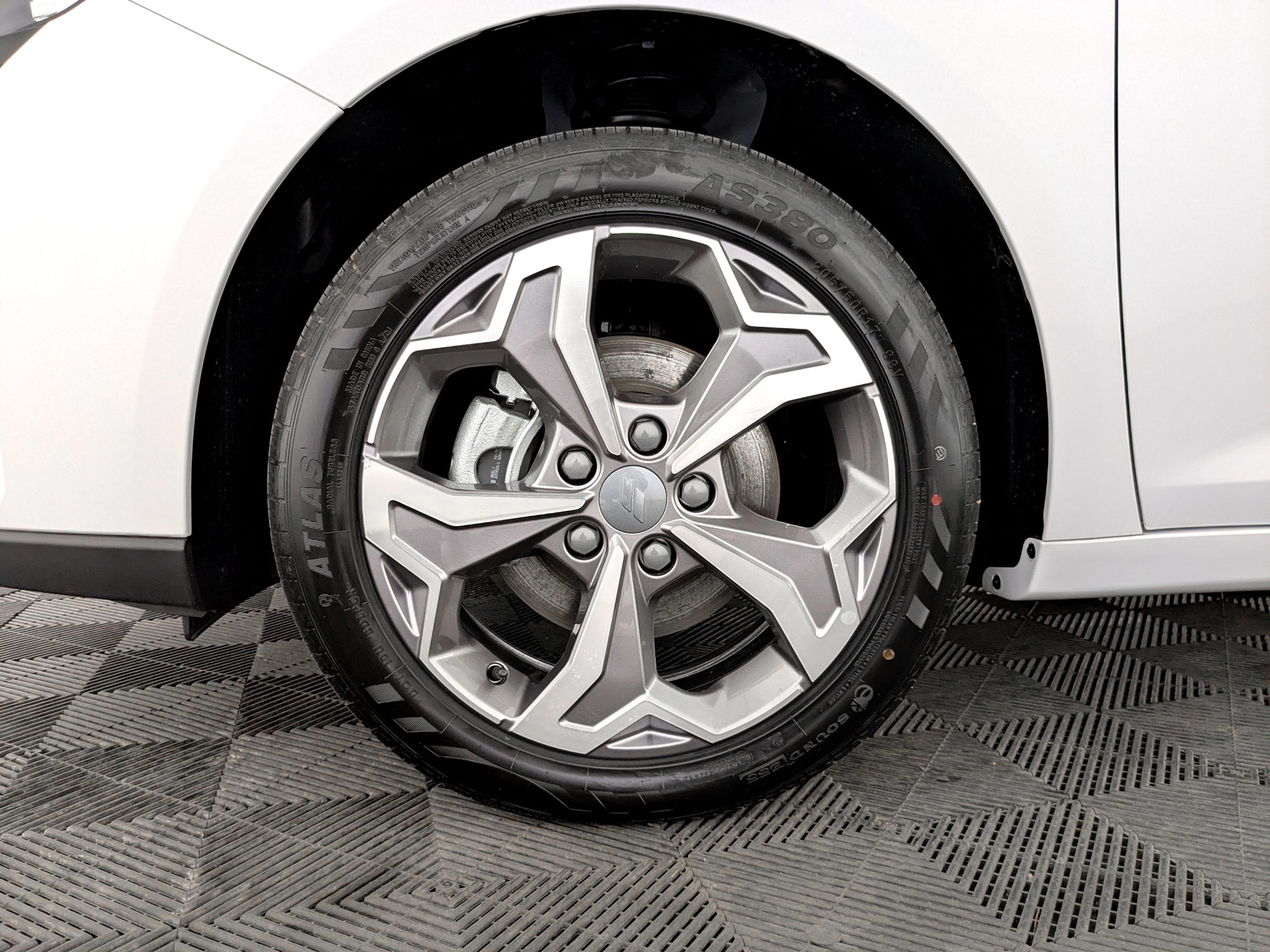 Фото Livan S6 Pro Premium 1.5T/147 7RТ 4D