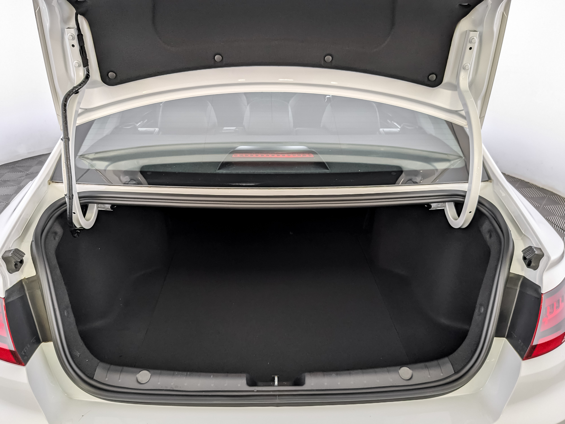 Фото Livan S6 Pro Premium 1.5T/147 7RТ 4D