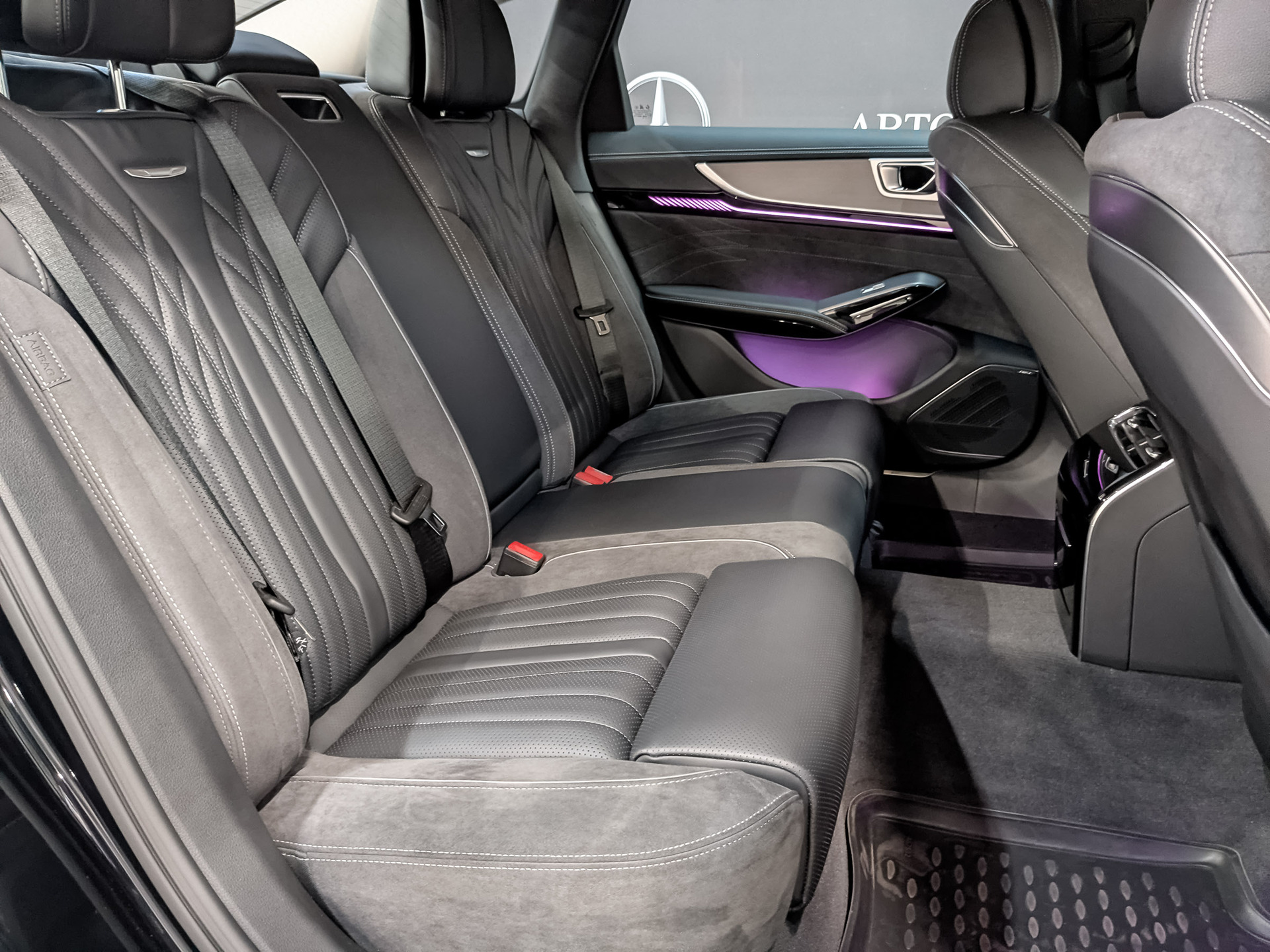 Фото Hongqi H9 FL Deluxe 2.0T/245 7RT RWD