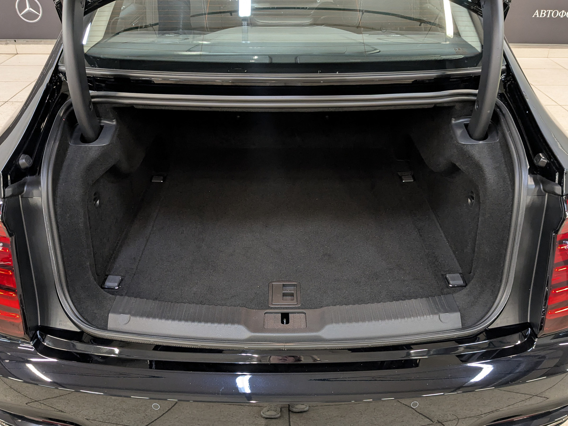 Фото Hongqi H9 FL Deluxe 2.0T/245 7RT RWD