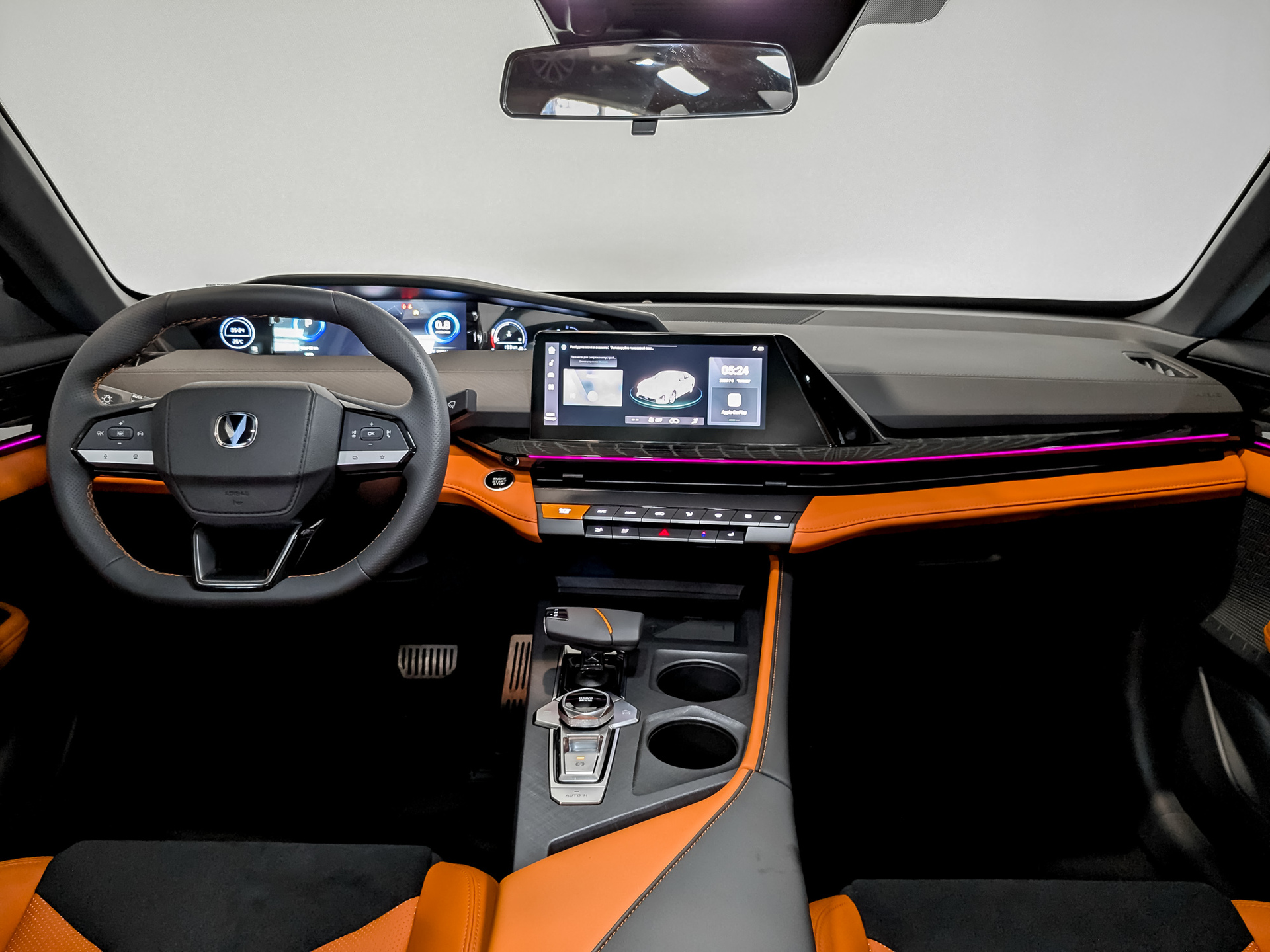 Фото Changan UNI-V Люкс 1.5T/181 7RT 5L