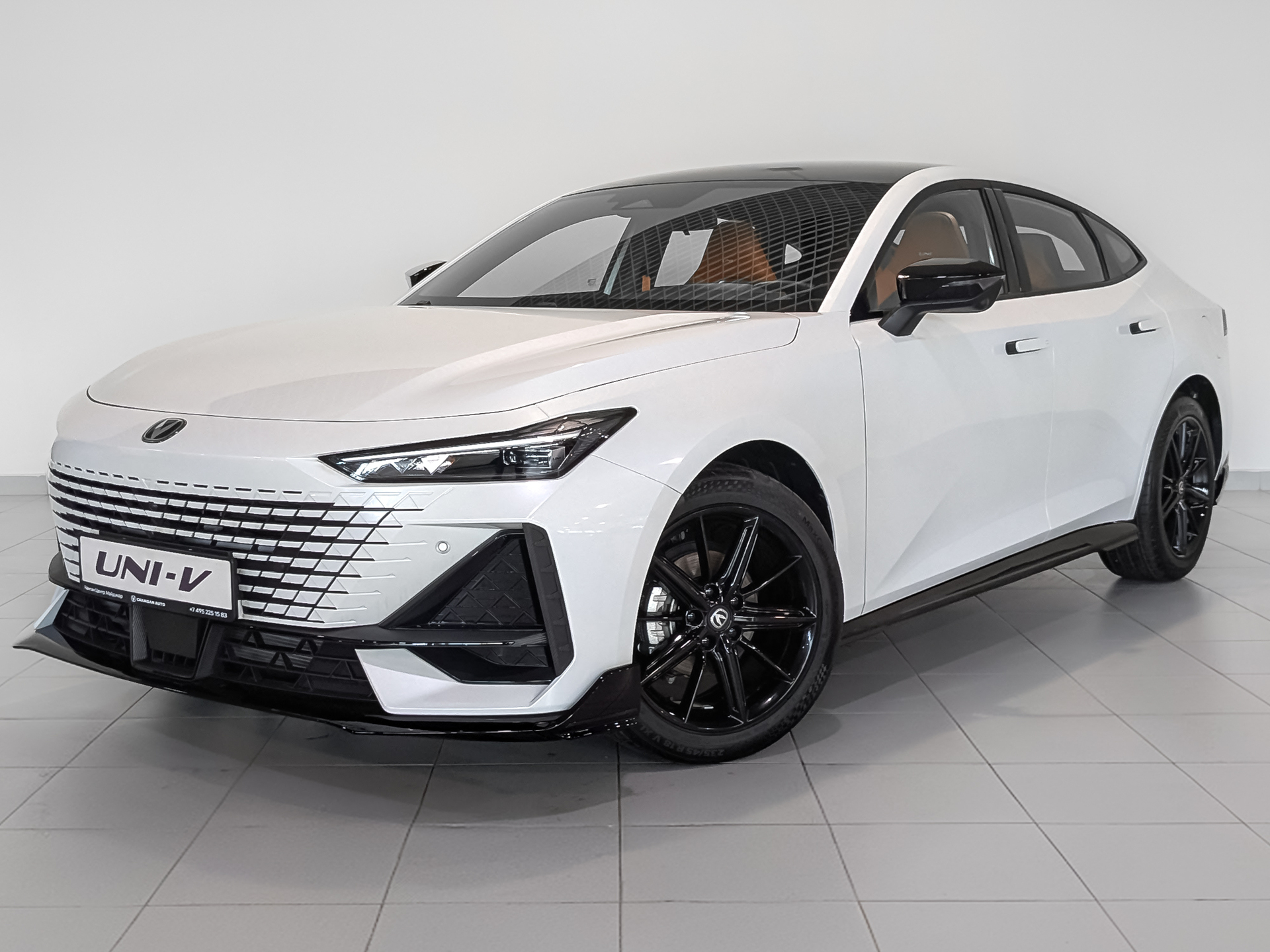 Фото Changan UNI-V Люкс 1.5T/181 7RT 5L