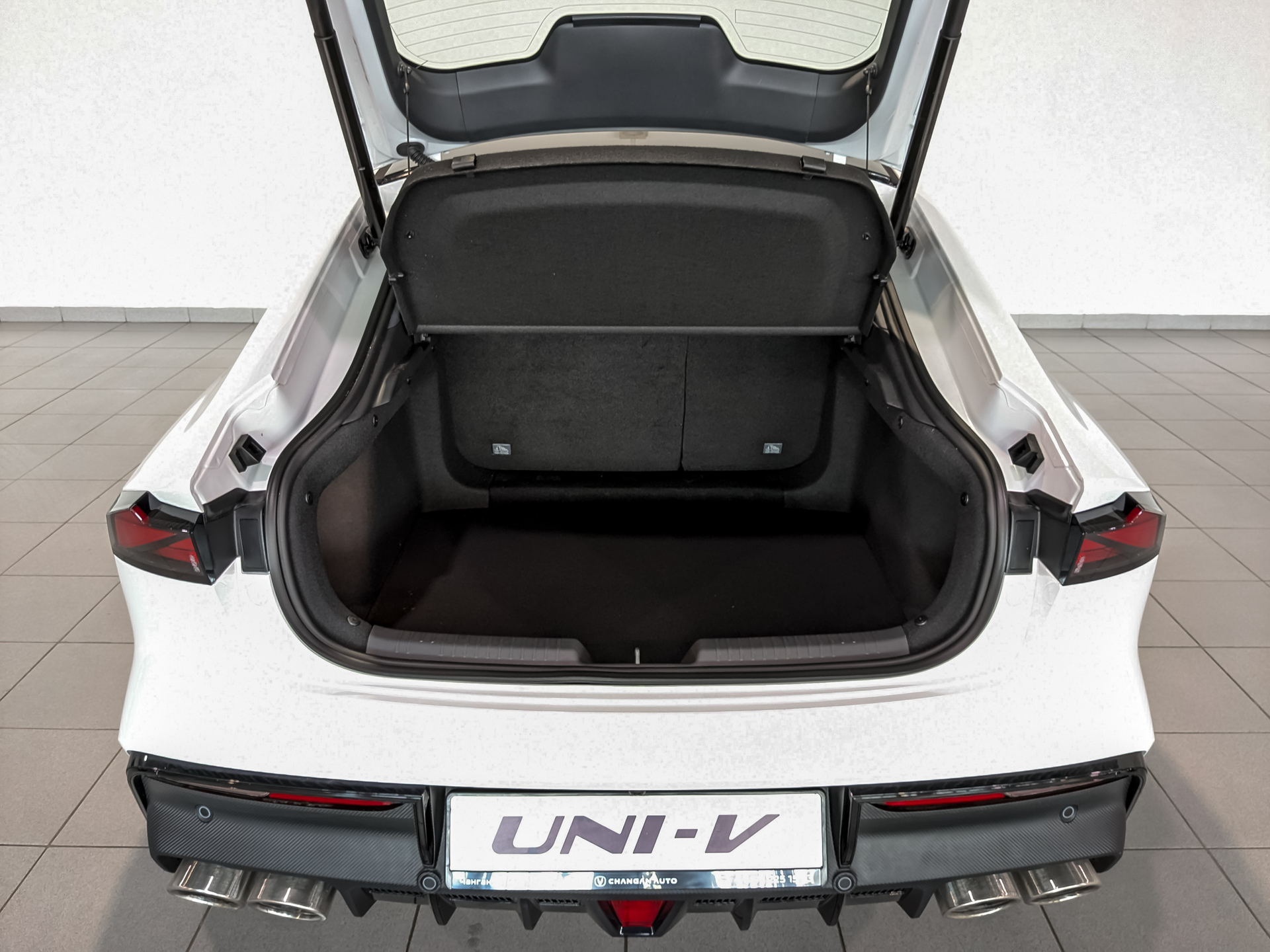 Фото Changan UNI-V Люкс 1.5T/181 7RT 5L
