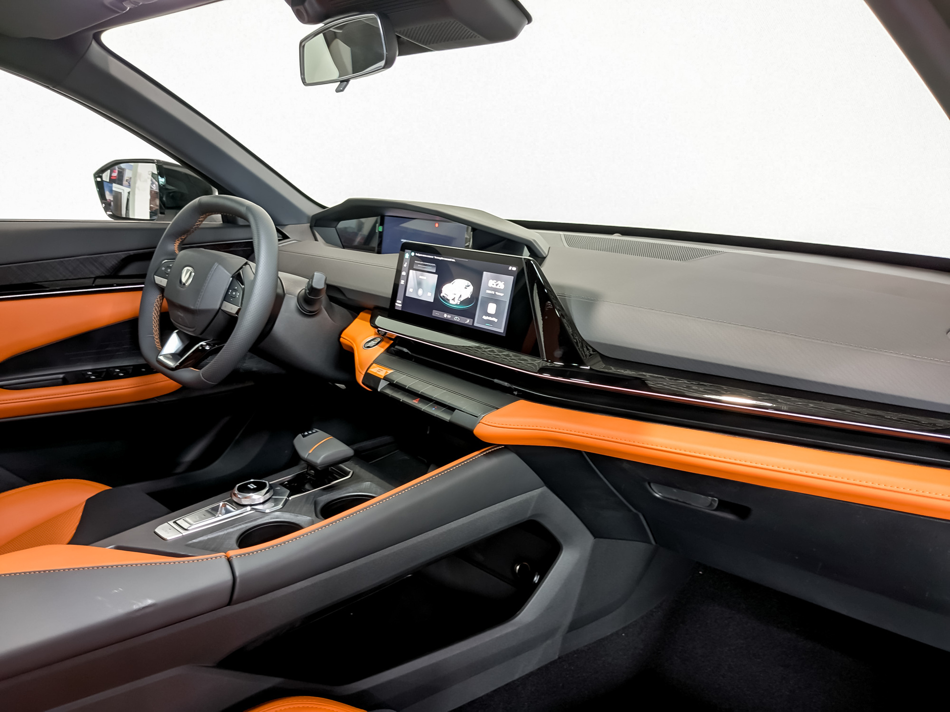 Фото Changan UNI-V Люкс 1.5T/181 7RT 5L