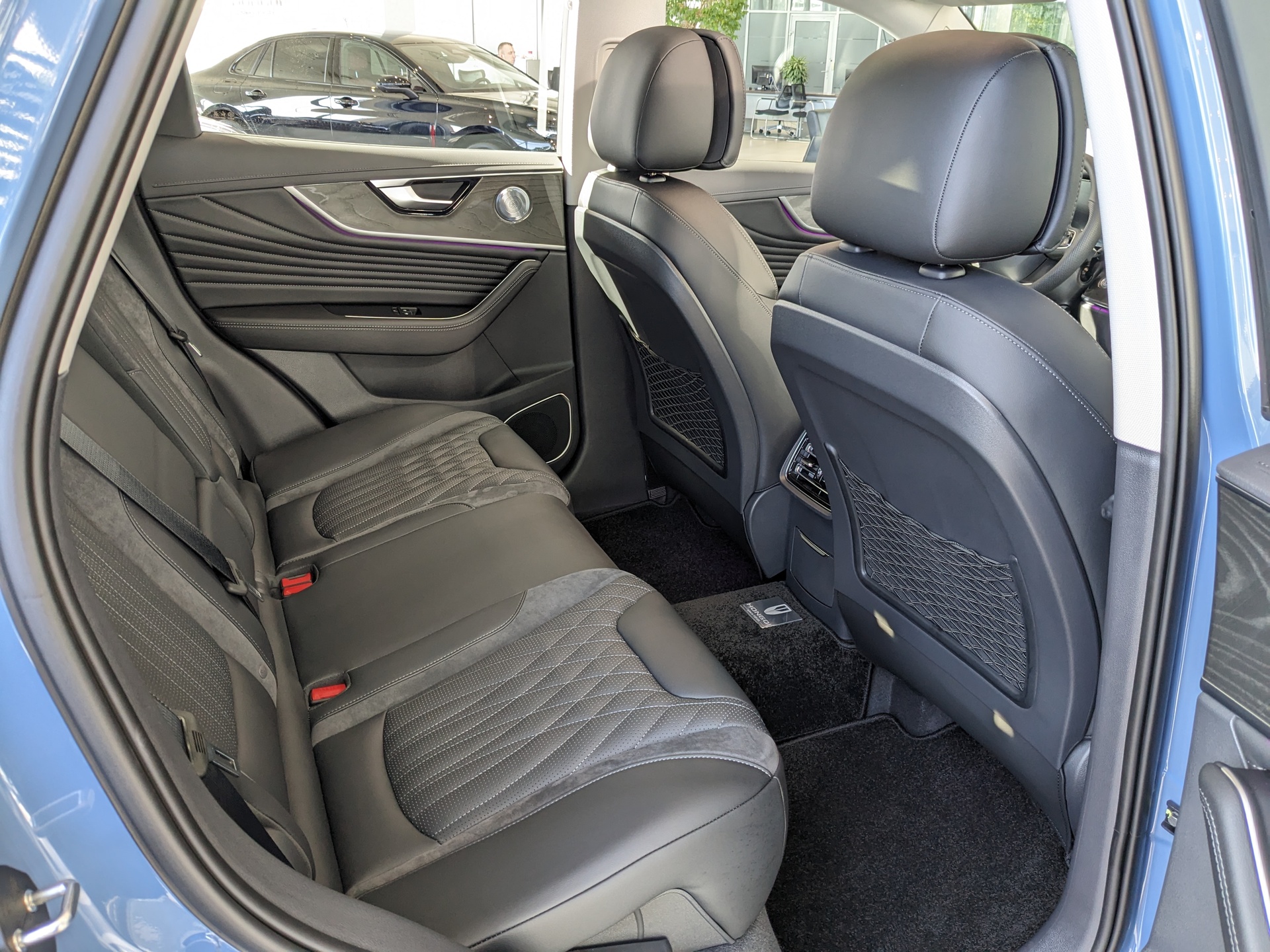 Фото Hongqi HS5 FL Deluxe  2.0T/245 8AT 4WD