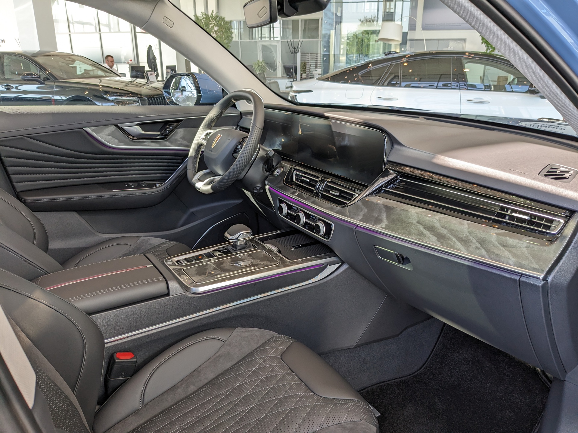 Фото Hongqi HS5 FL Deluxe  2.0T/245 8AT 4WD
