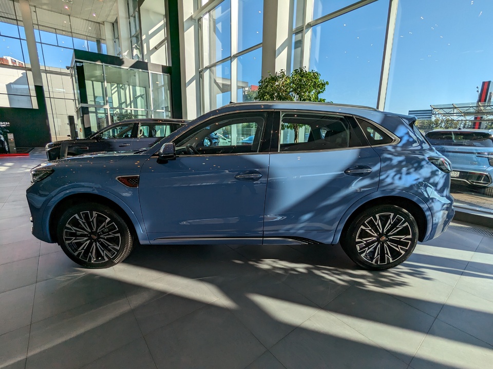 Hongqi HS5 FL Deluxe  2.0T/245 8AT 4WD