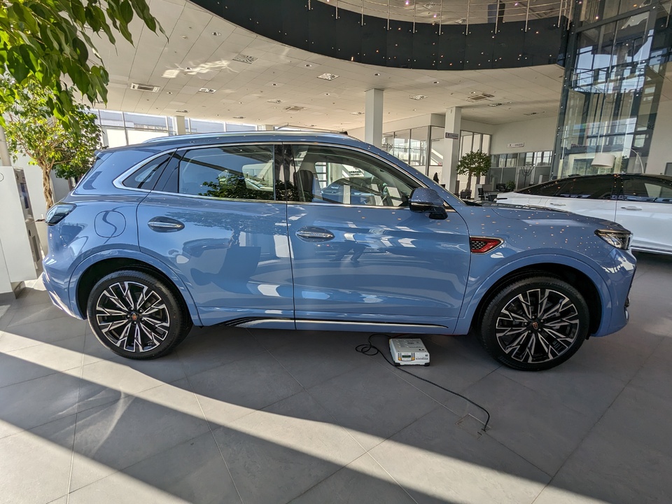 Hongqi HS5 FL Deluxe  2.0T/245 8AT 4WD