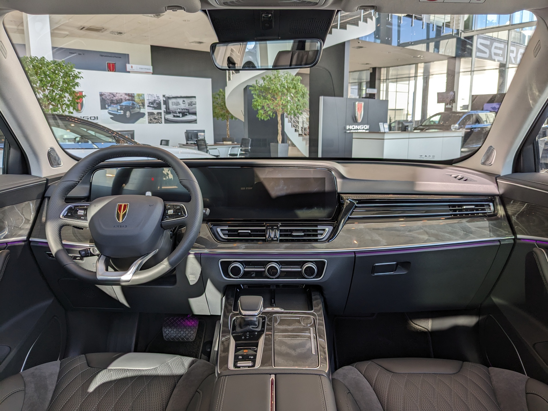 Фото Hongqi HS5 FL Deluxe  2.0T/245 8AT 4WD