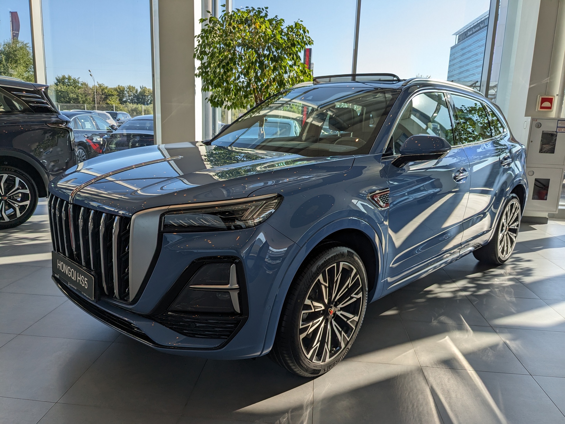 Фото Hongqi HS5 FL Deluxe  2.0T/245 8AT 4WD