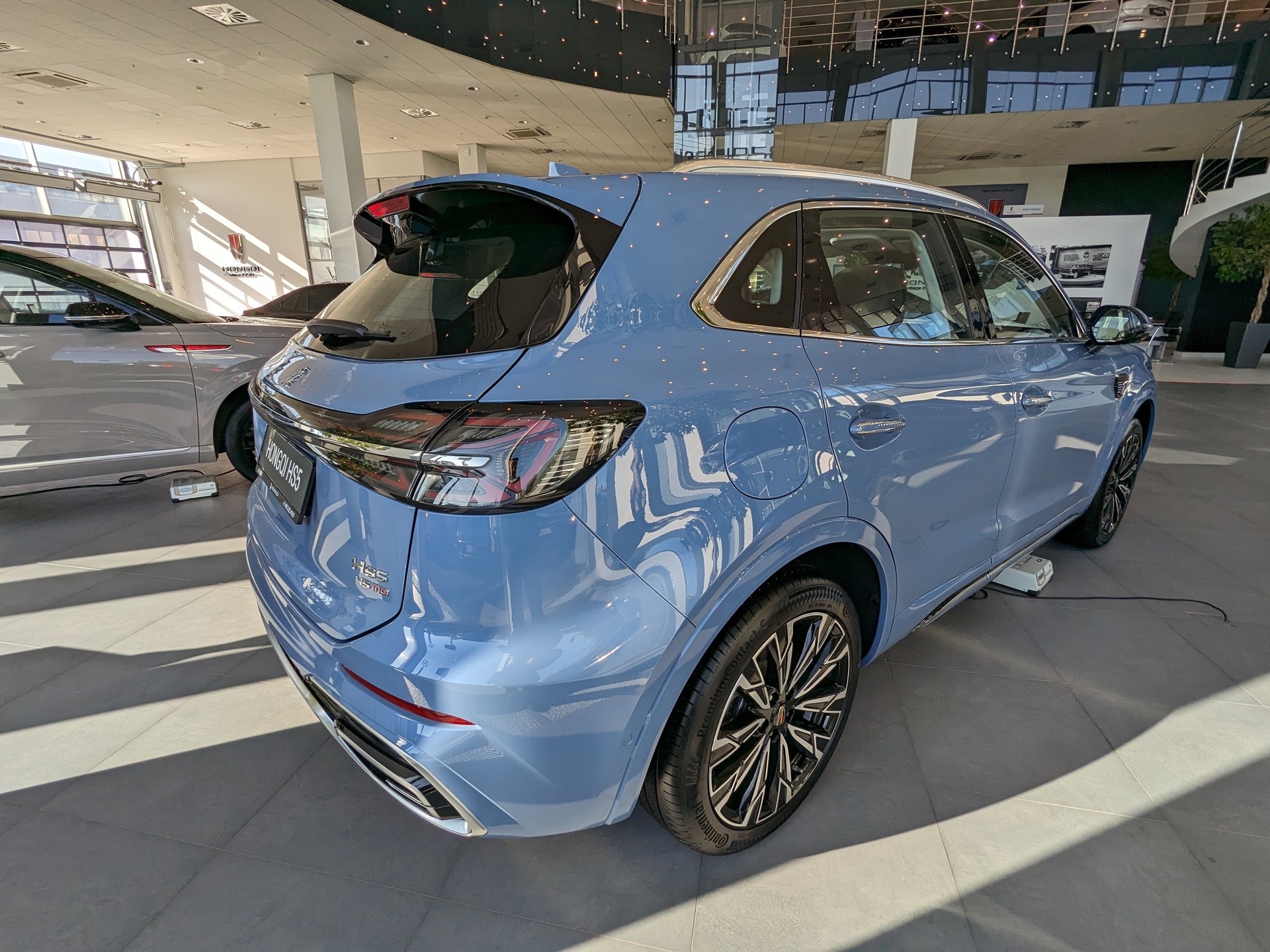 Фото Hongqi HS5 FL Deluxe  2.0T/245 8AT 4WD