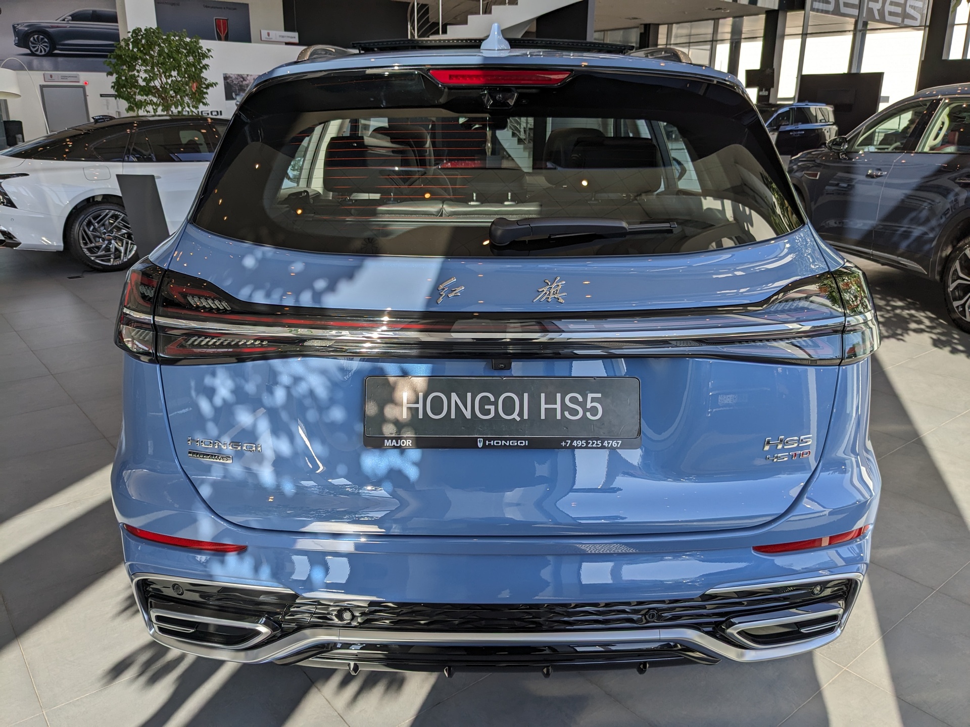 Фото Hongqi HS5 FL Deluxe  2.0T/245 8AT 4WD