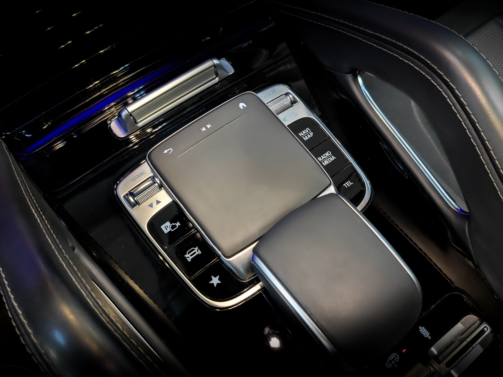 MERCEDES-BENZ GLS 63 AMG 4M 4.00 (626 л.с), автомат, 2021, пробег 81 045 км