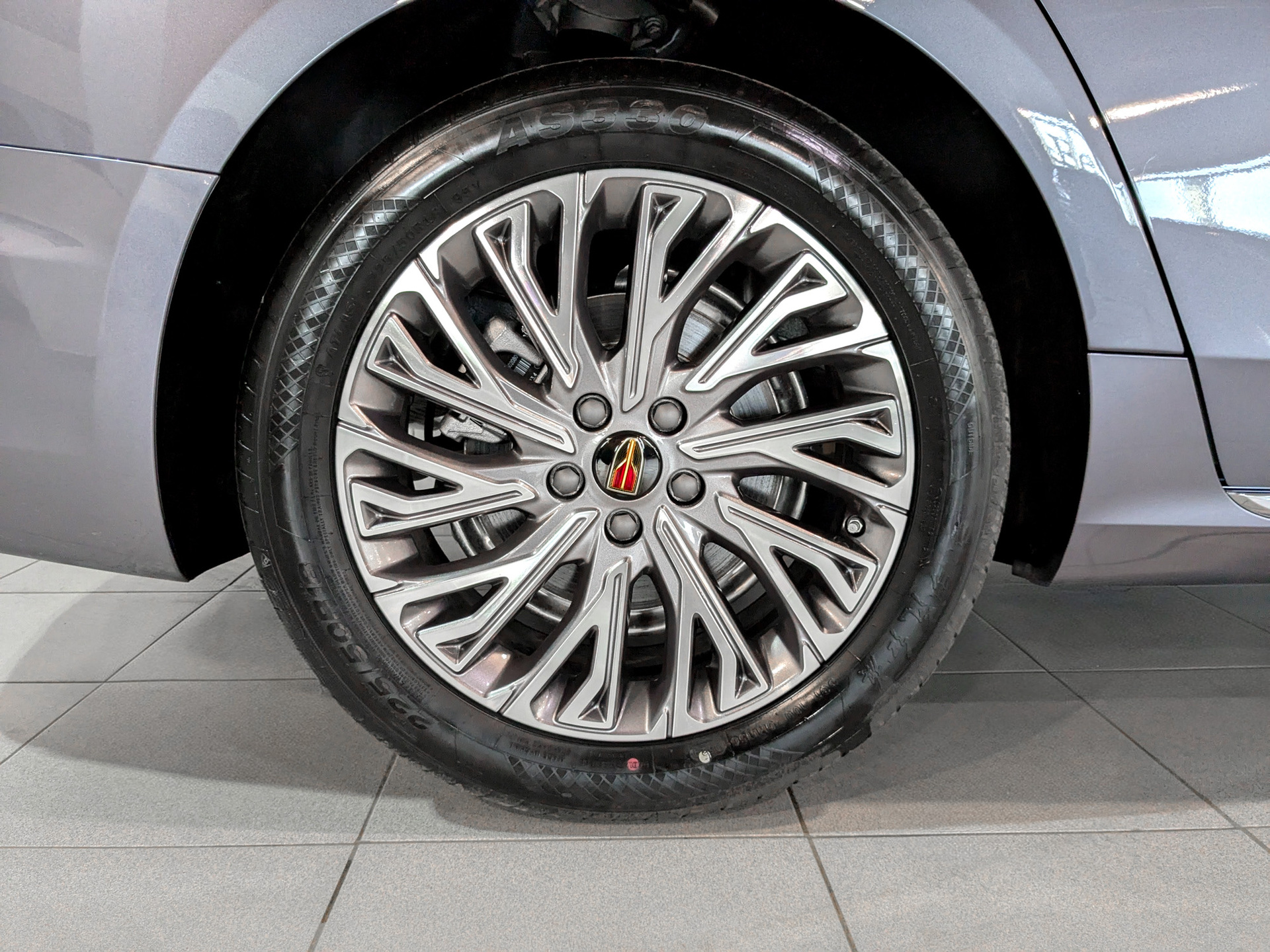Фото Hongqi H5 Deluxe 2.0T/218 8AT 4D