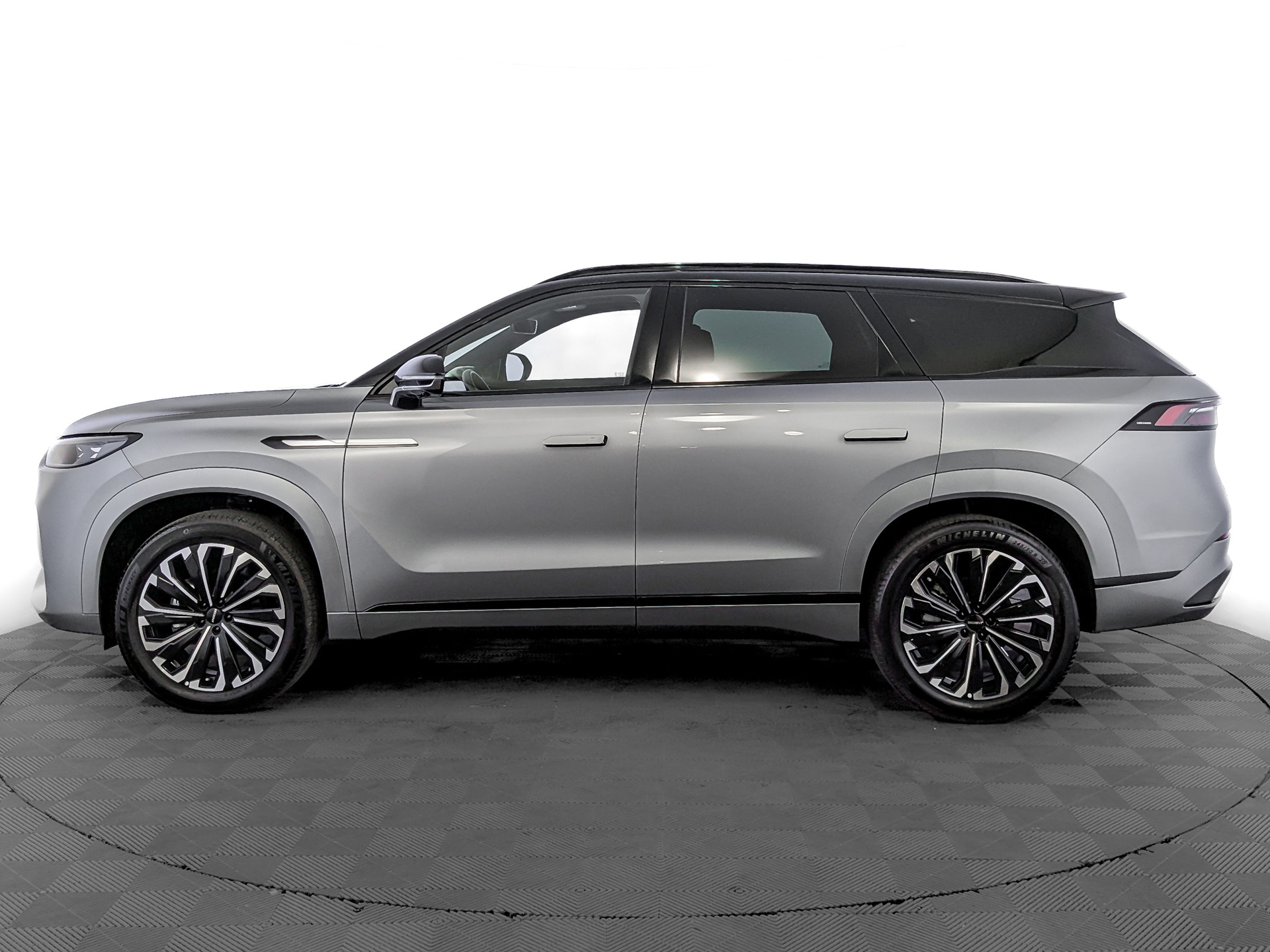 Фото JAECOO J8 Престиж 2.0T/249 7RT 4WD