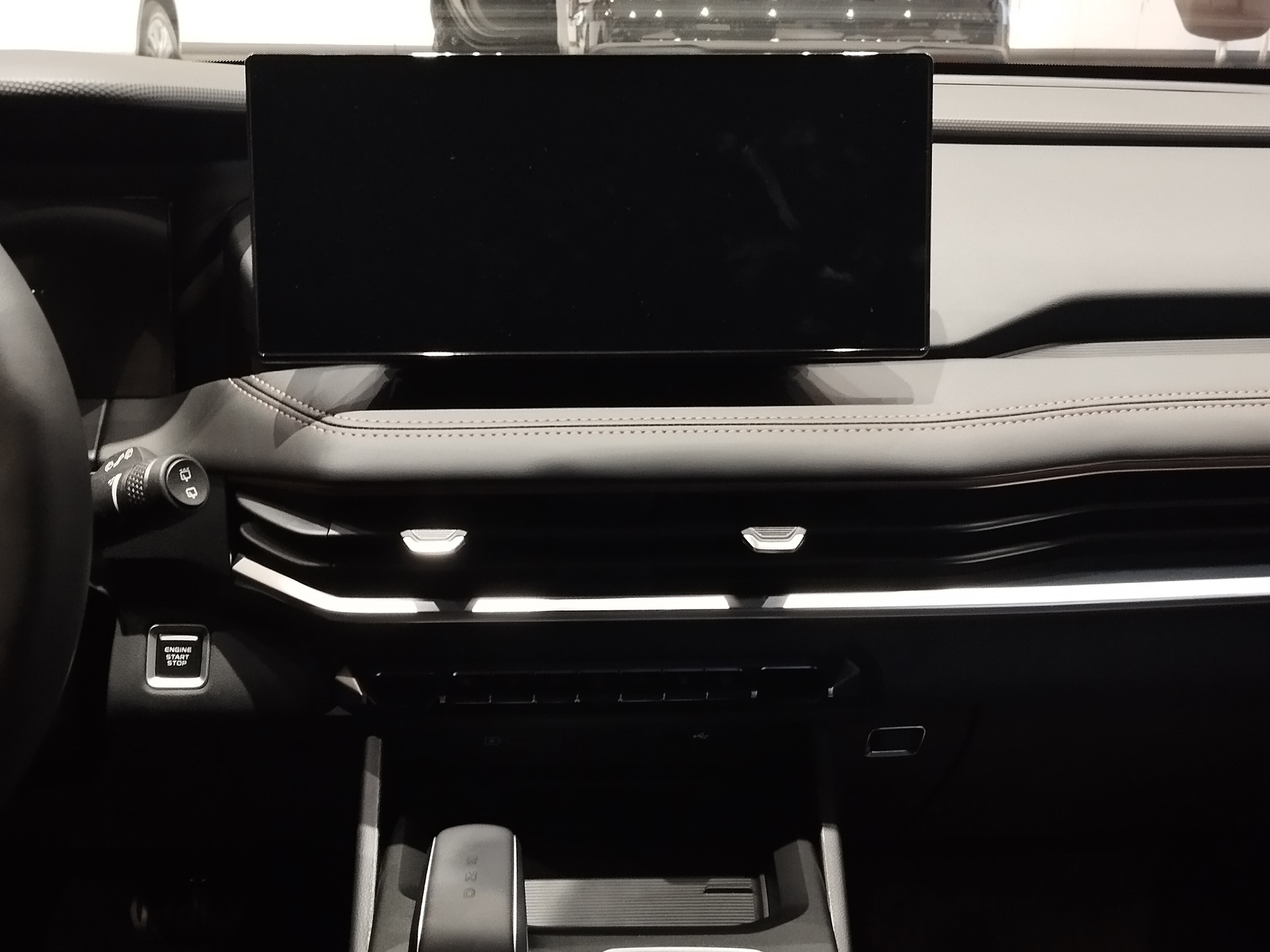 Фото Geely Okavango Flagship 2.0T/200 7RT 2WD