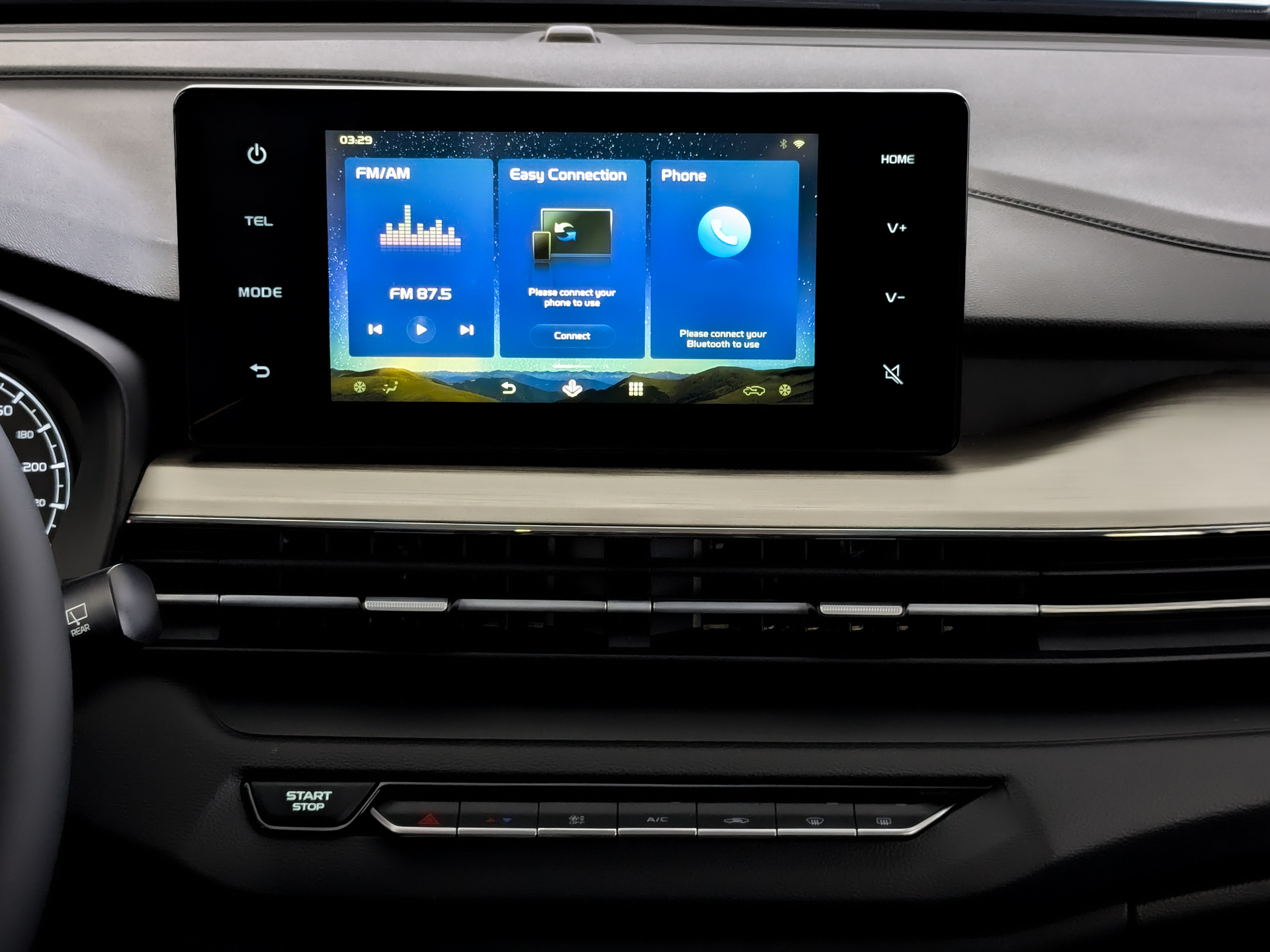 Фото Livan X3 Pro Luxury 1.5L/103 CVT 5D