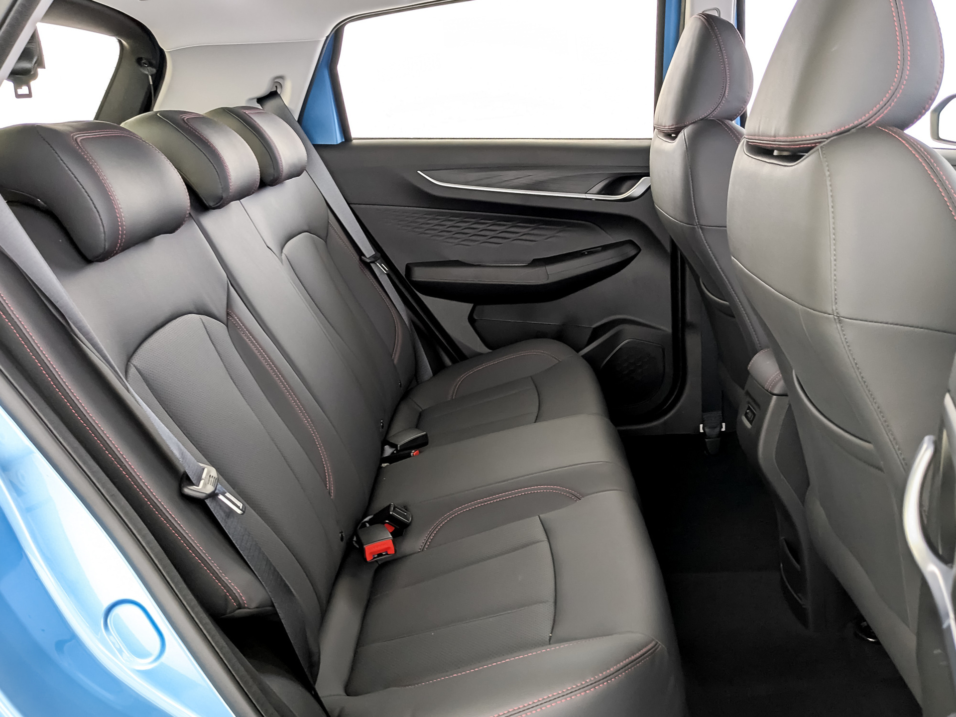 Фото Livan X3 Pro Luxury 1.5L/103 CVT 5D