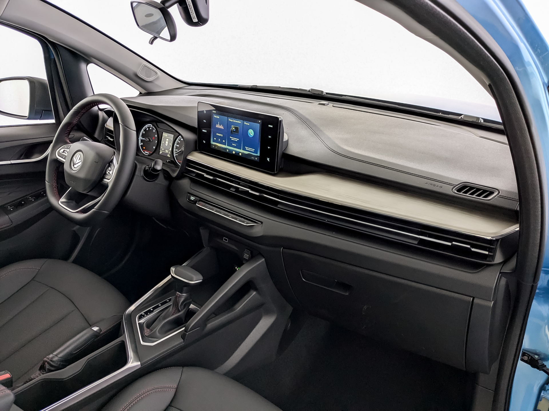 Фото Livan X3 Pro Luxury 1.5L/103 CVT 5D