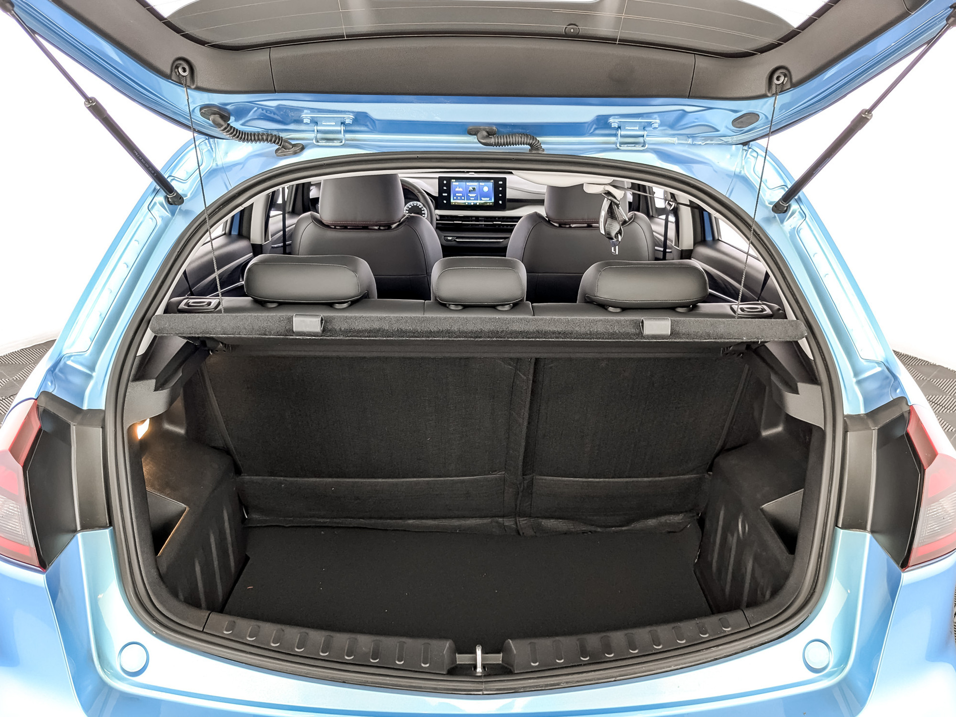 Фото Livan X3 Pro Luxury 1.5L/103 CVT 5D