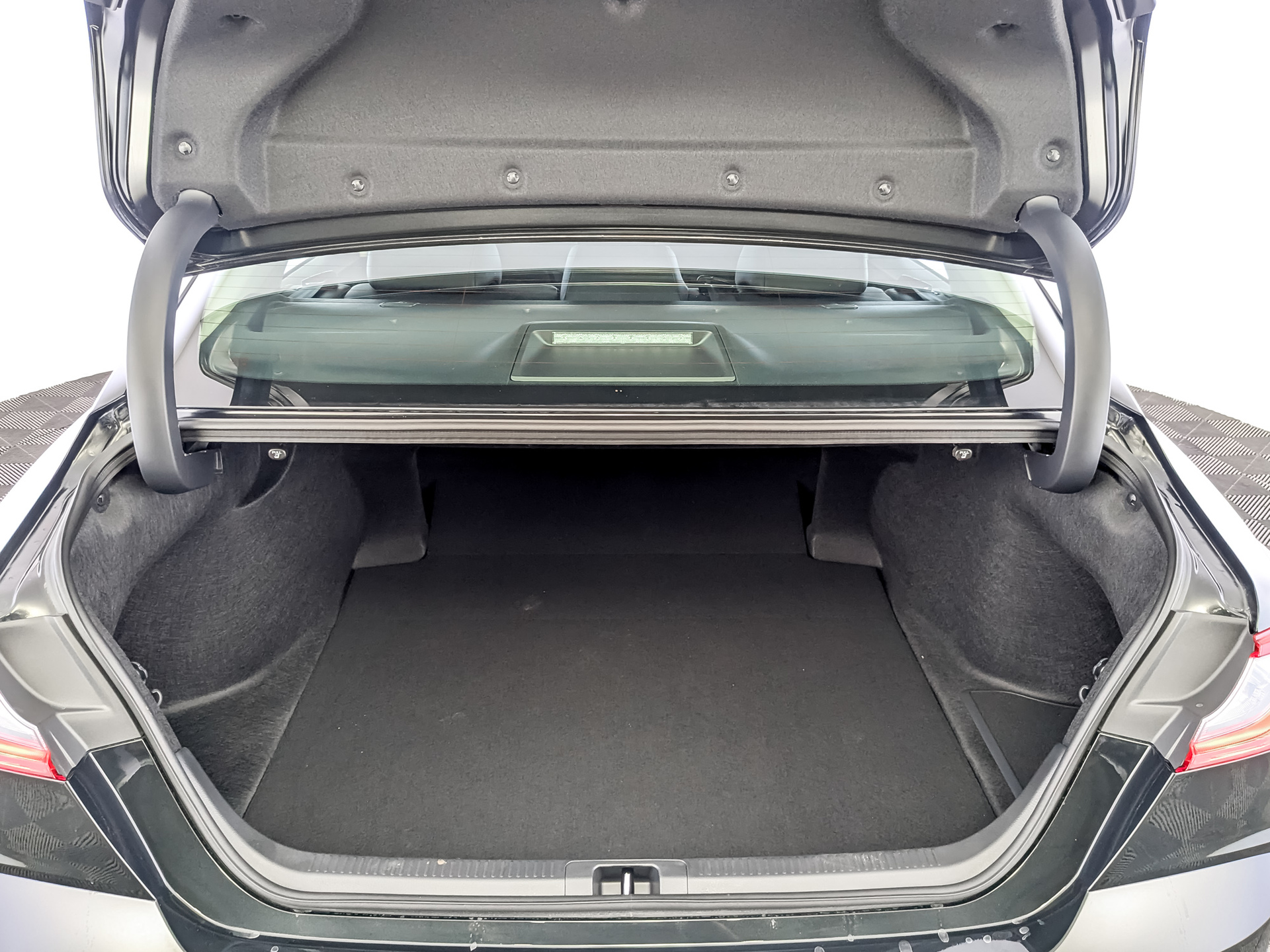 Фото Toyota Camry HGVP Luxury 2.0H/197 CVT 4D