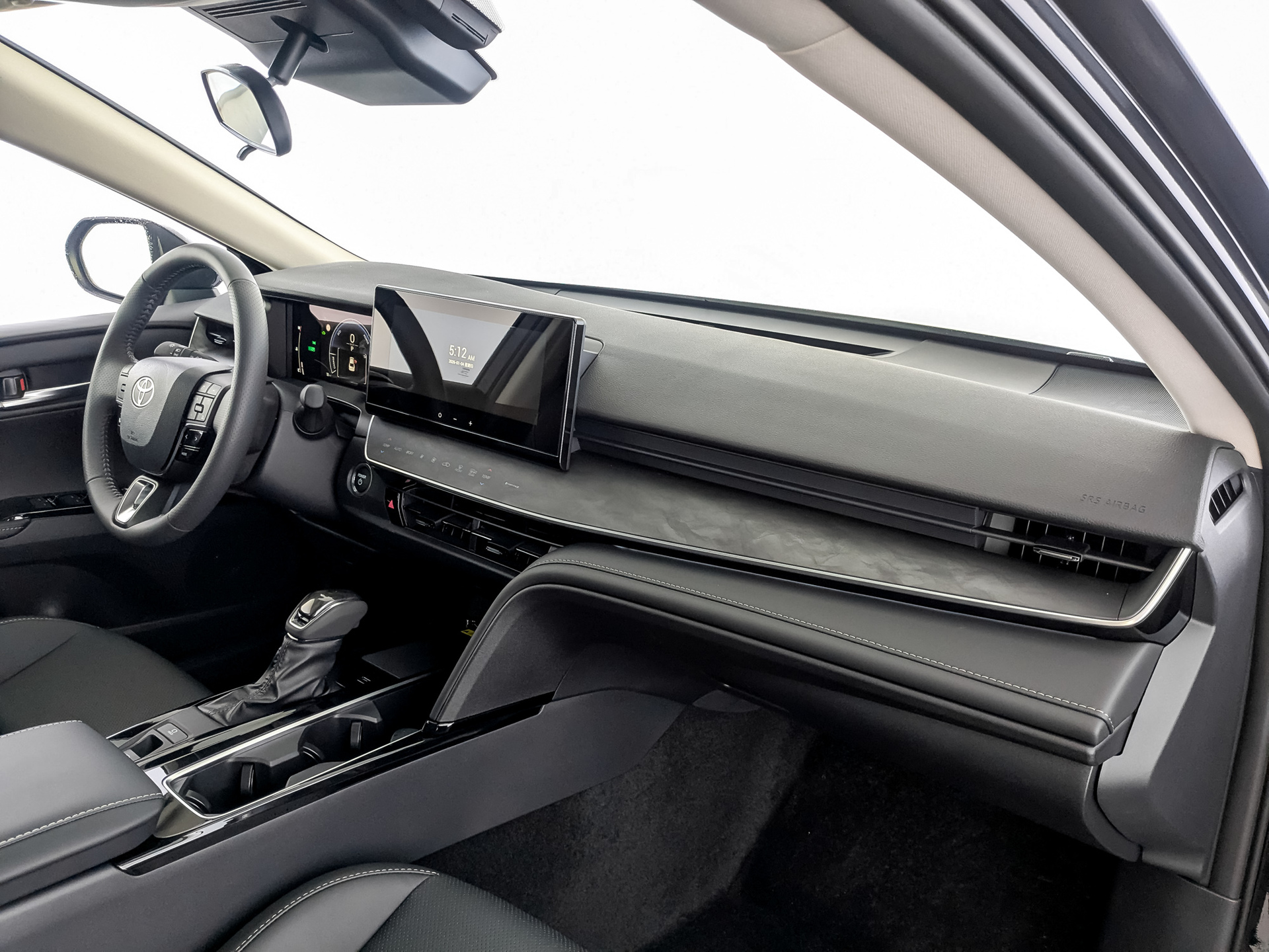 Фото Toyota Camry HGVP Luxury 2.0H/197 CVT 4D
