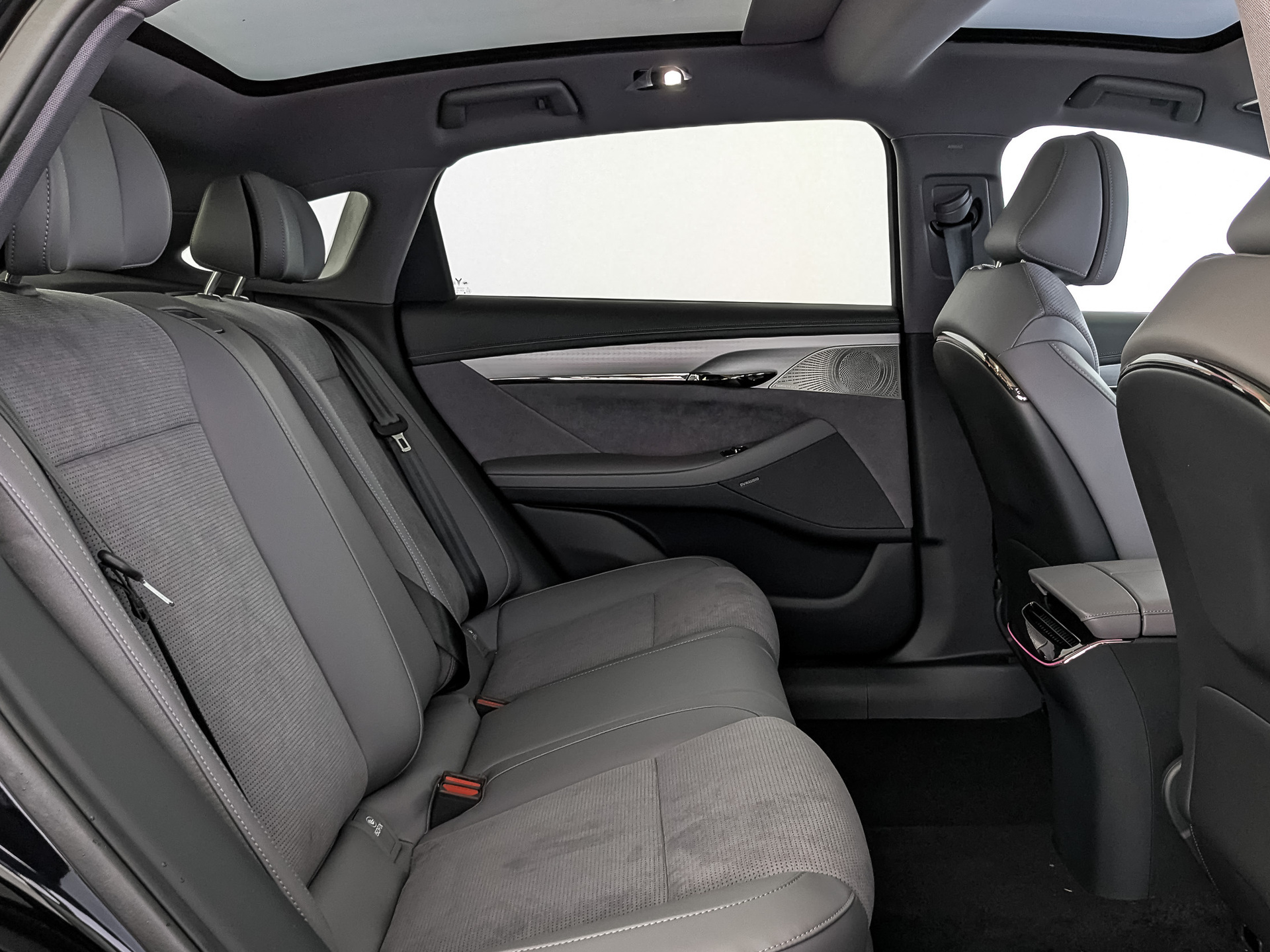 Фото Voyah Passion EVR 1.5ELH/170 43кВт 4WD