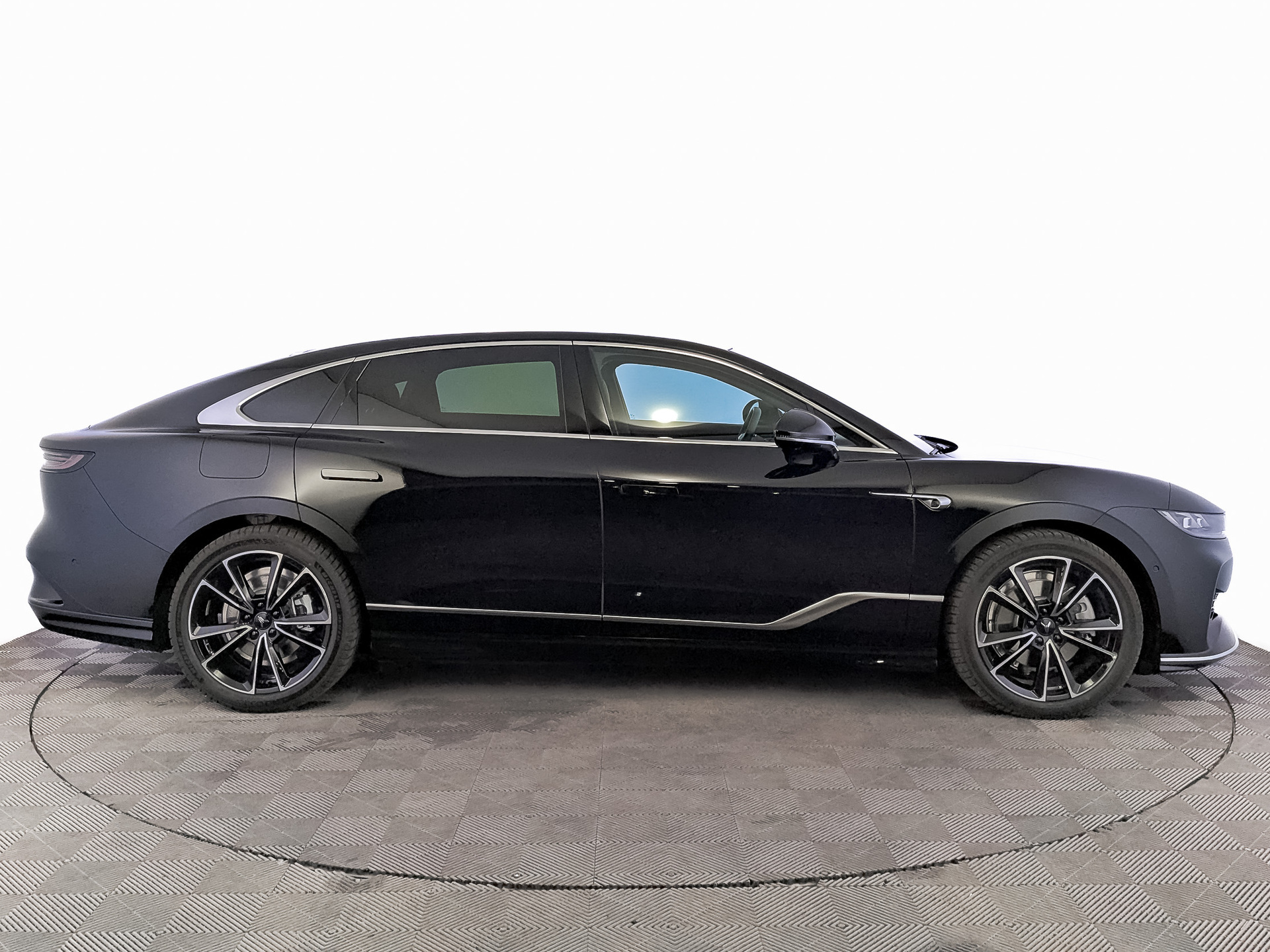 Фото Voyah Passion EVR 1.5ELH/170 43кВт 4WD