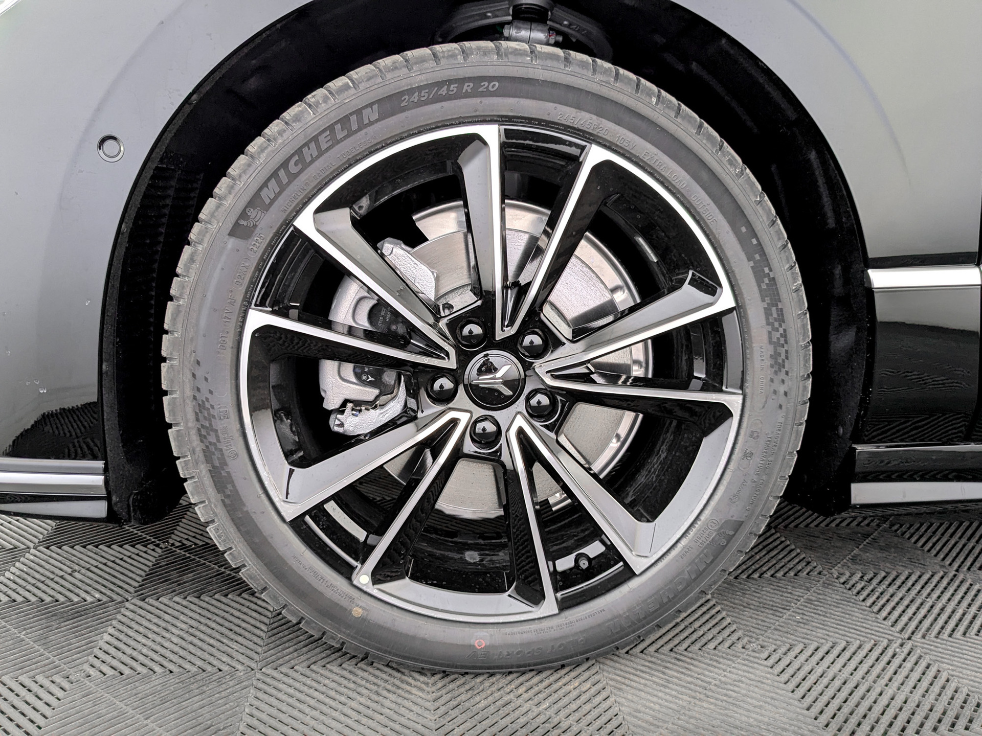 Фото Voyah Passion EVR 1.5ELH/170 43кВт 4WD