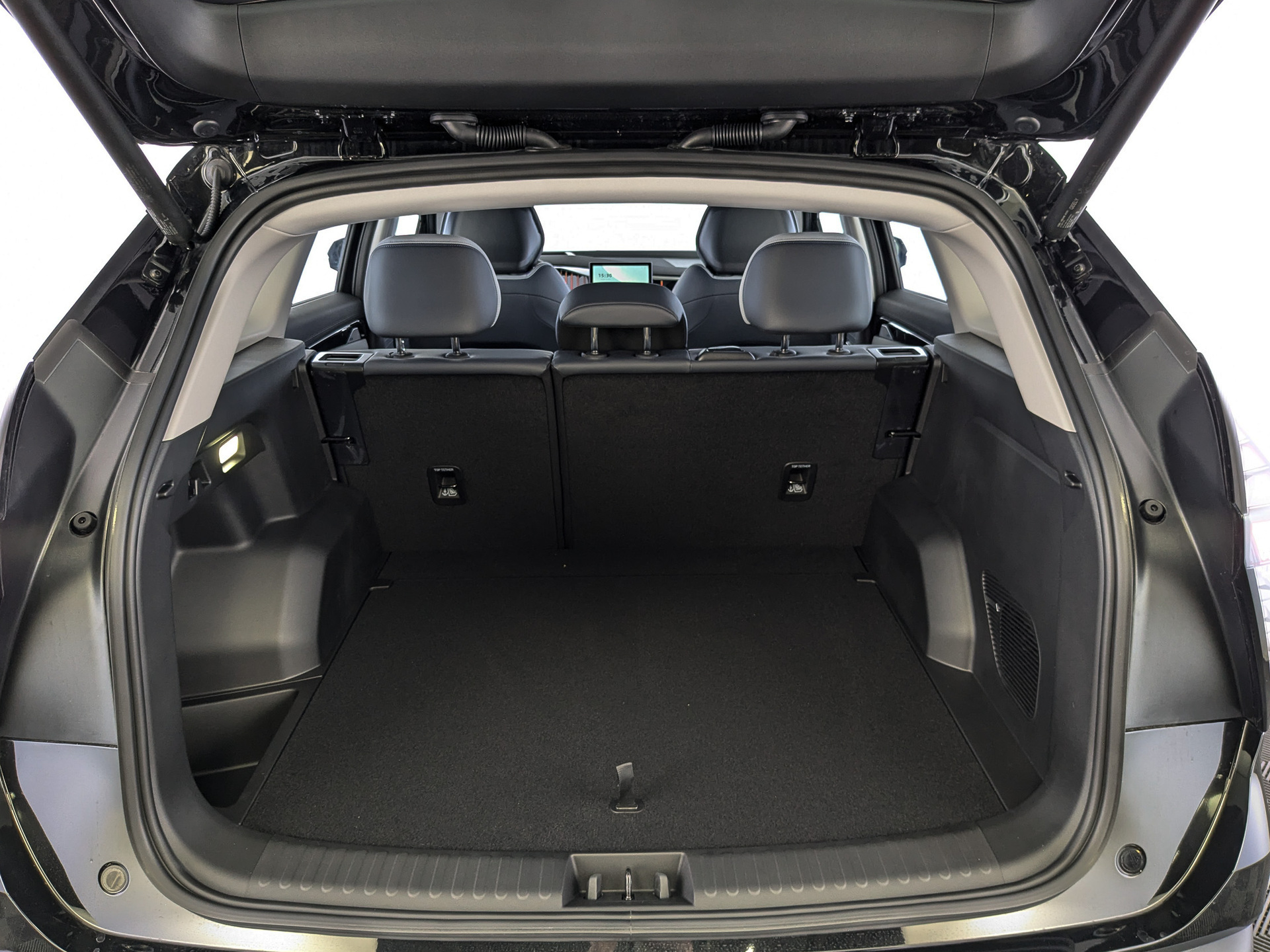 Фото Geely Atlas Flagship Sport 2.0T/200 8AT 4WD
