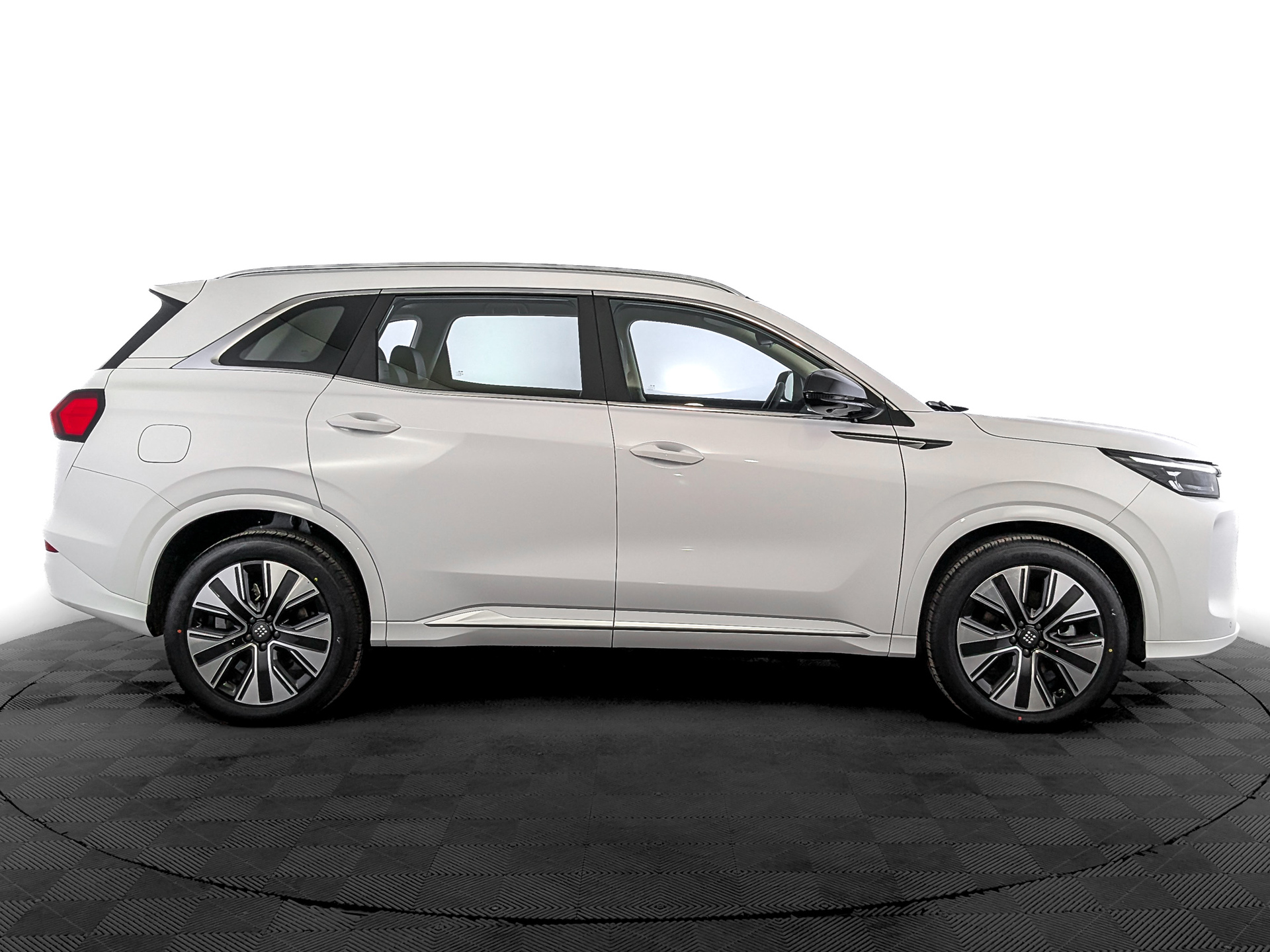 Фото Evolute i-SPACE FL 1.5ELH/95 25кВт FWD 5S