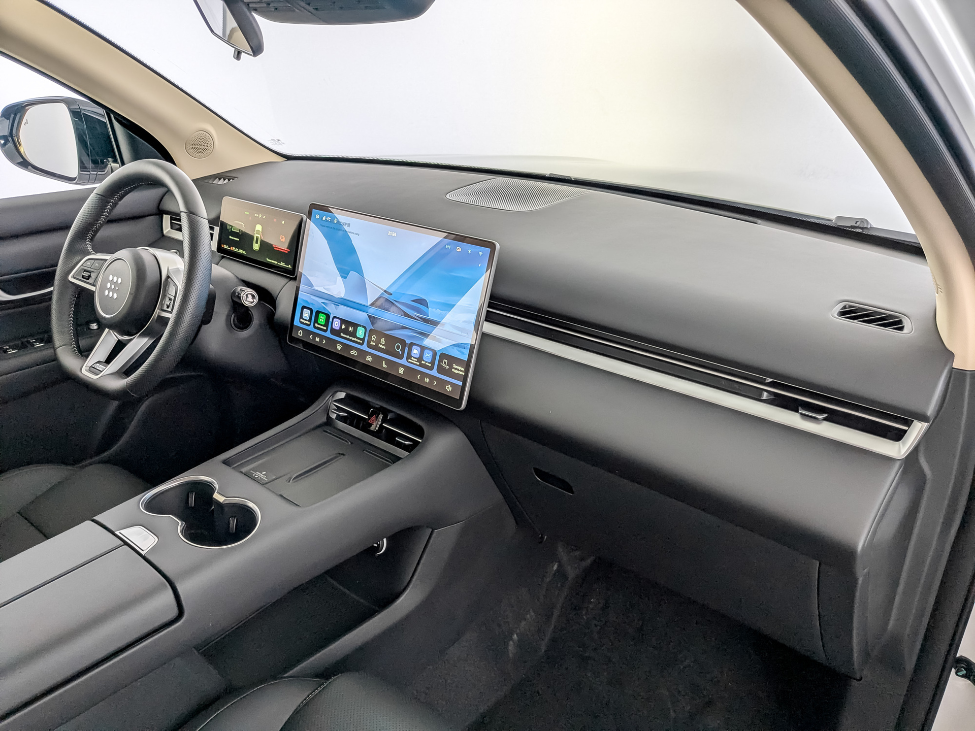 Фото Evolute i-SPACE FL 1.5ELH/95 25кВт FWD 5S