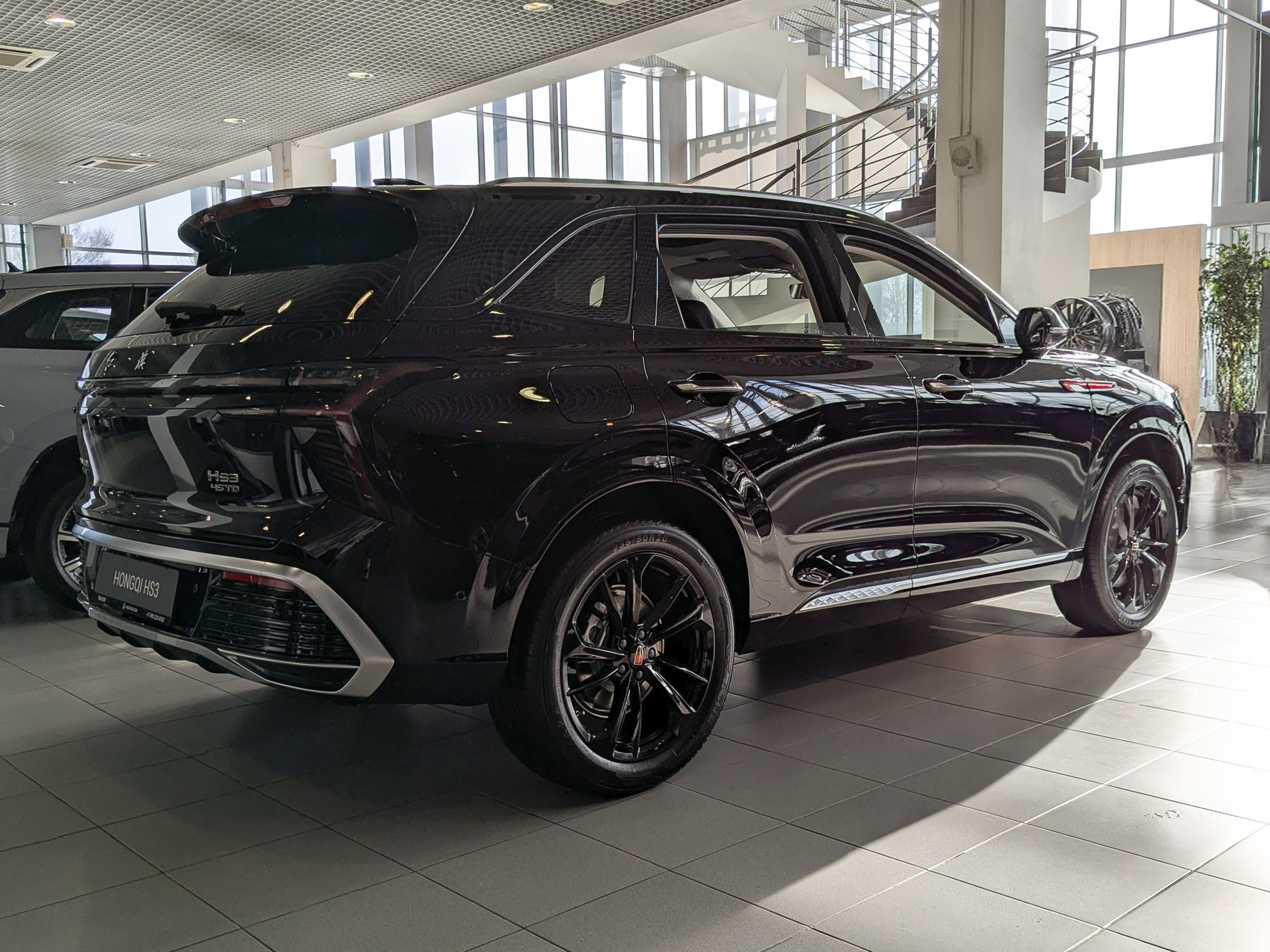 Фото Hongqi HS3 Deluxe 2.0Т/245 8AT 4WD