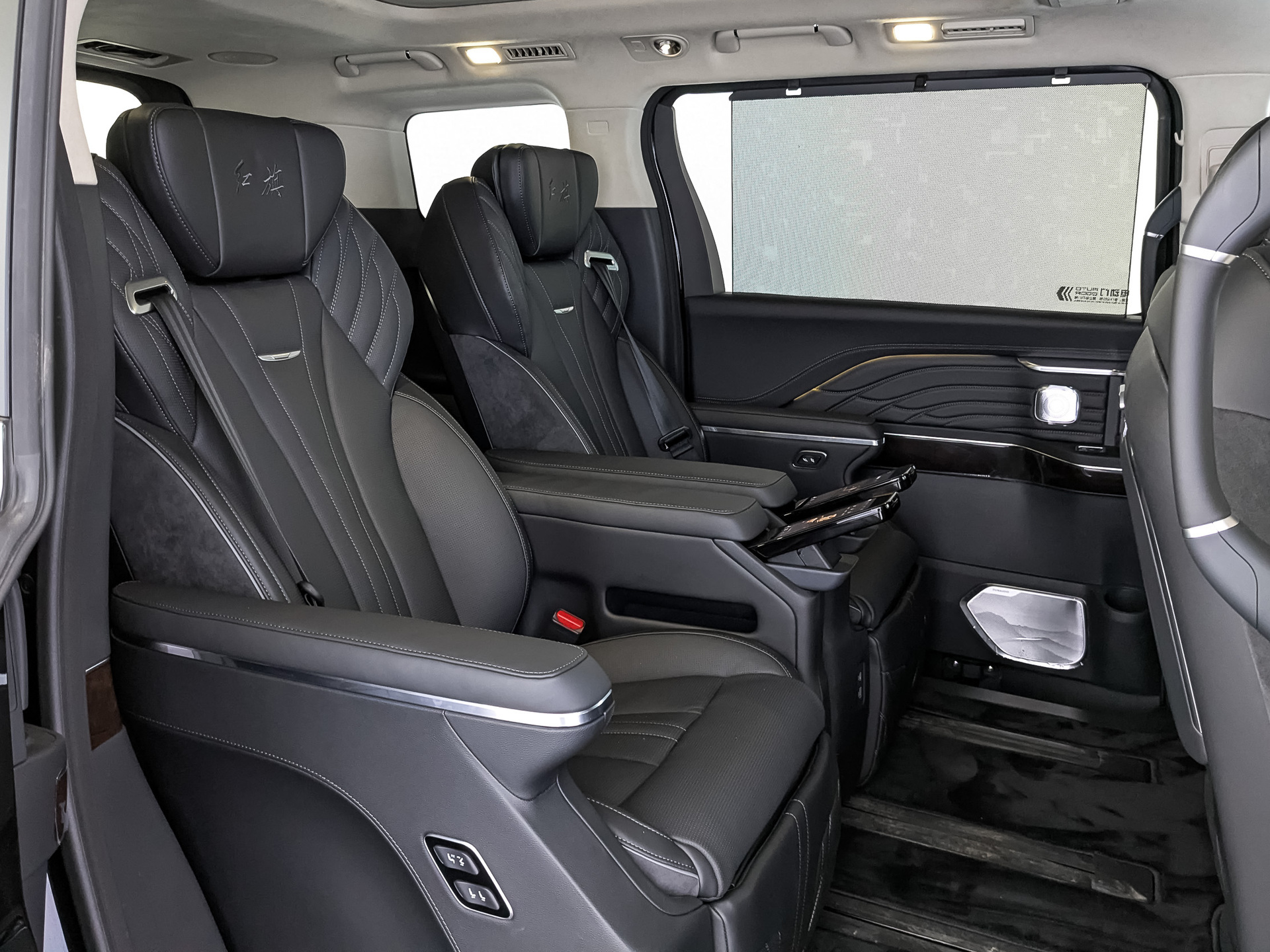 Фото Hongqi HQ9 Executive 2.0T/245 8AT