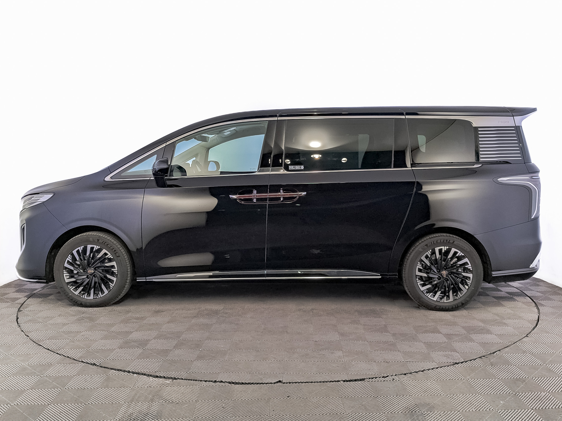 Фото Hongqi HQ9 Executive 2.0T/245 8AT