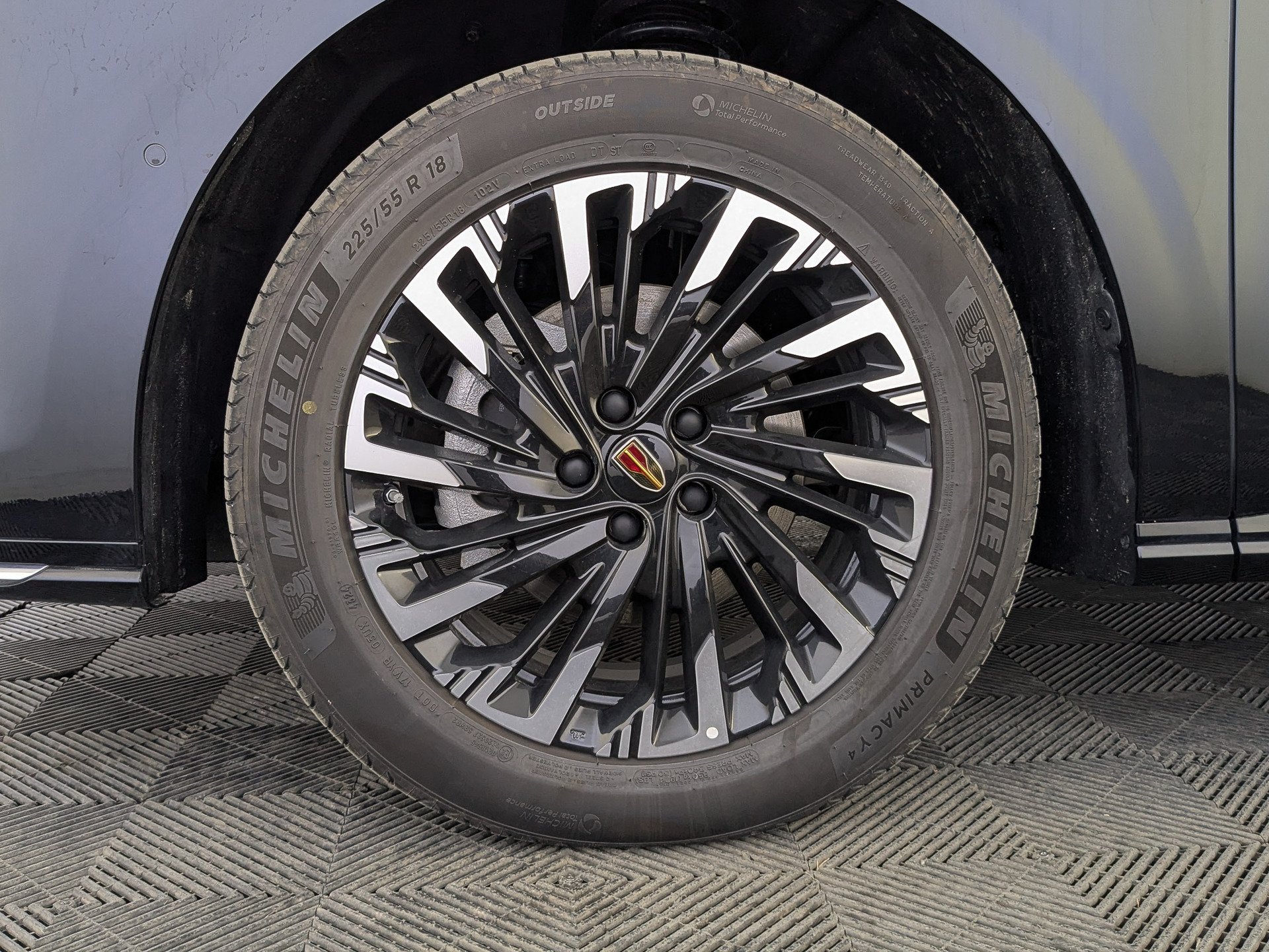 Фото Hongqi HQ9 Executive 2.0T/245 8AT