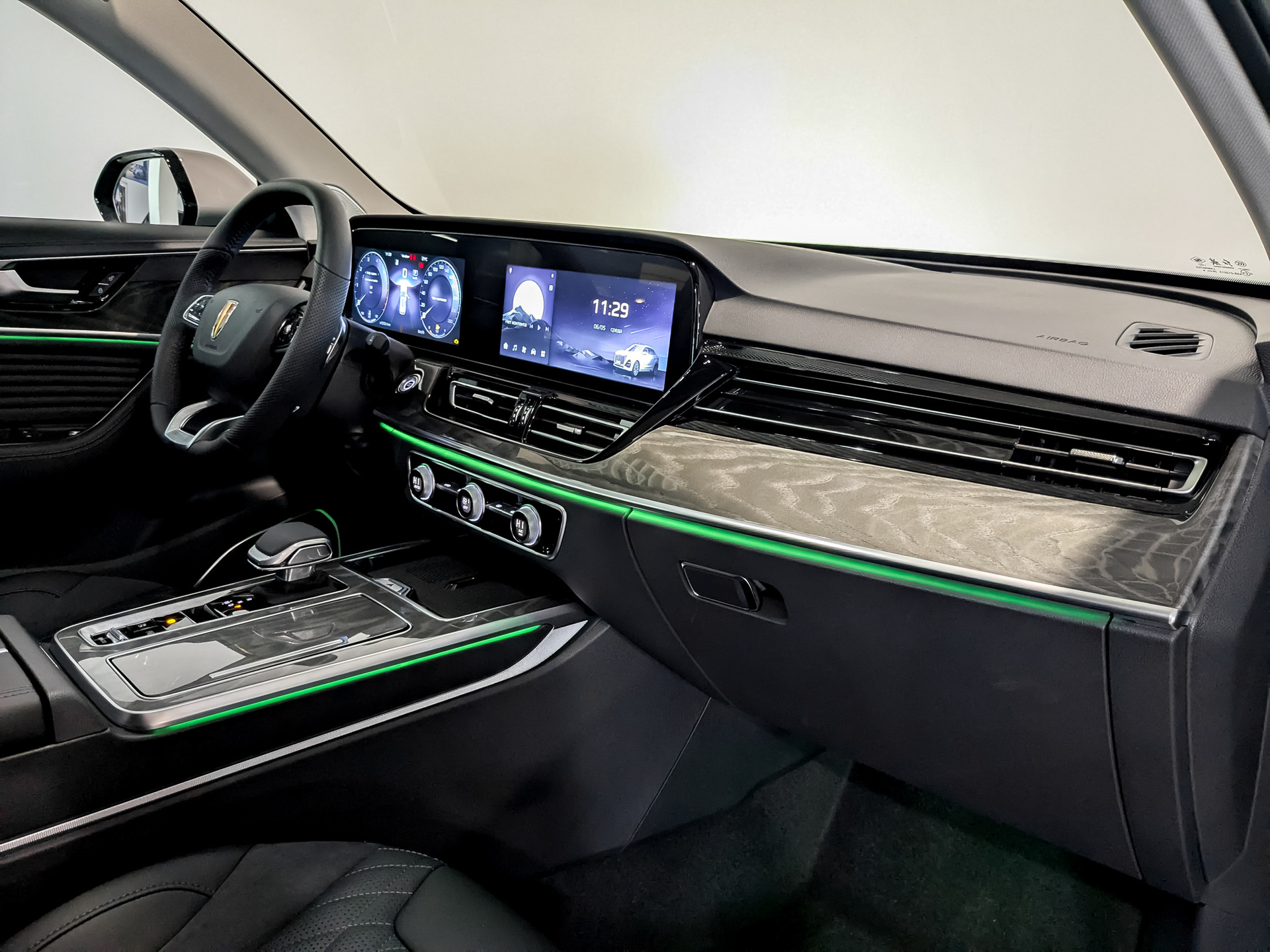 Фото Hongqi HS5 FL Comfort 2.0T/245 8AT 4WD