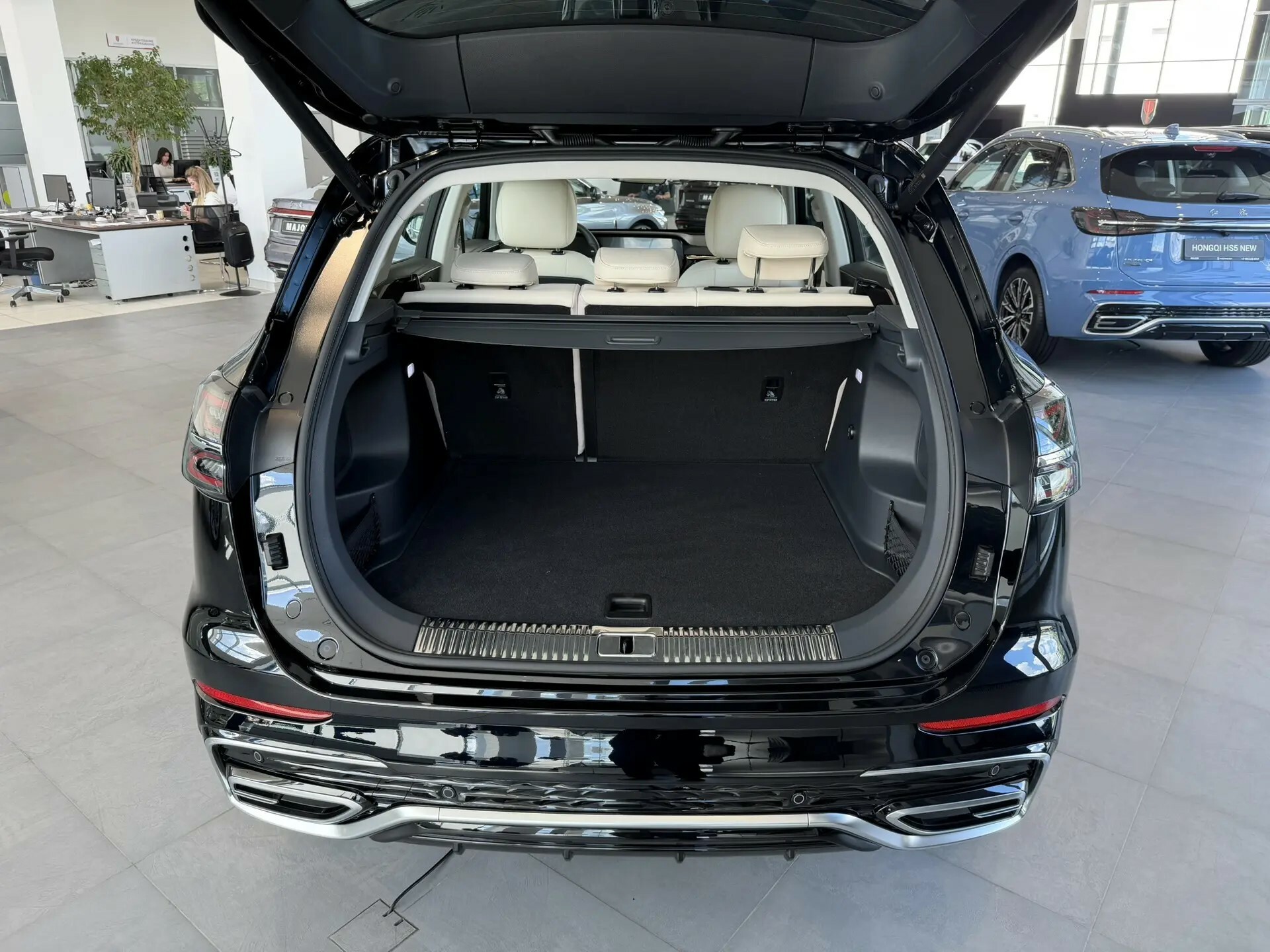 Фото Hongqi HS5 FL Comfort 2.0T/245 8AT 4WD
