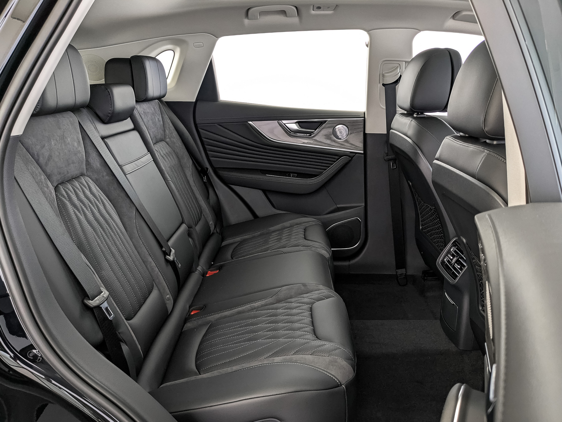 Фото Hongqi HS5 FL Deluxe  2.0T/245 8AT 4WD