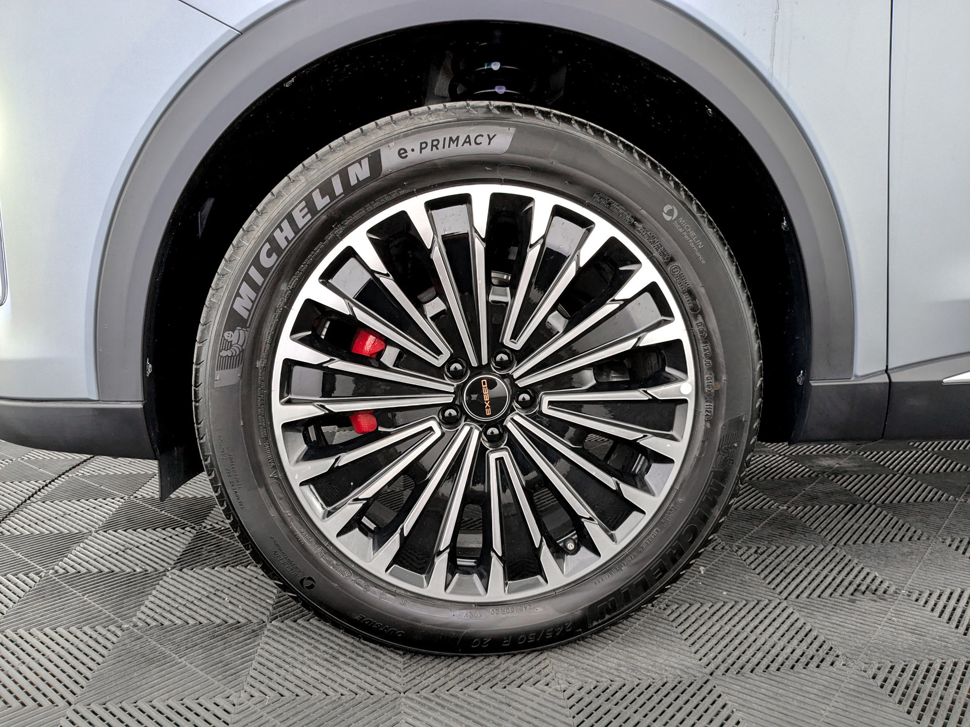 Фото Exeed RX Premium 2.0T/249 8AT 4WD