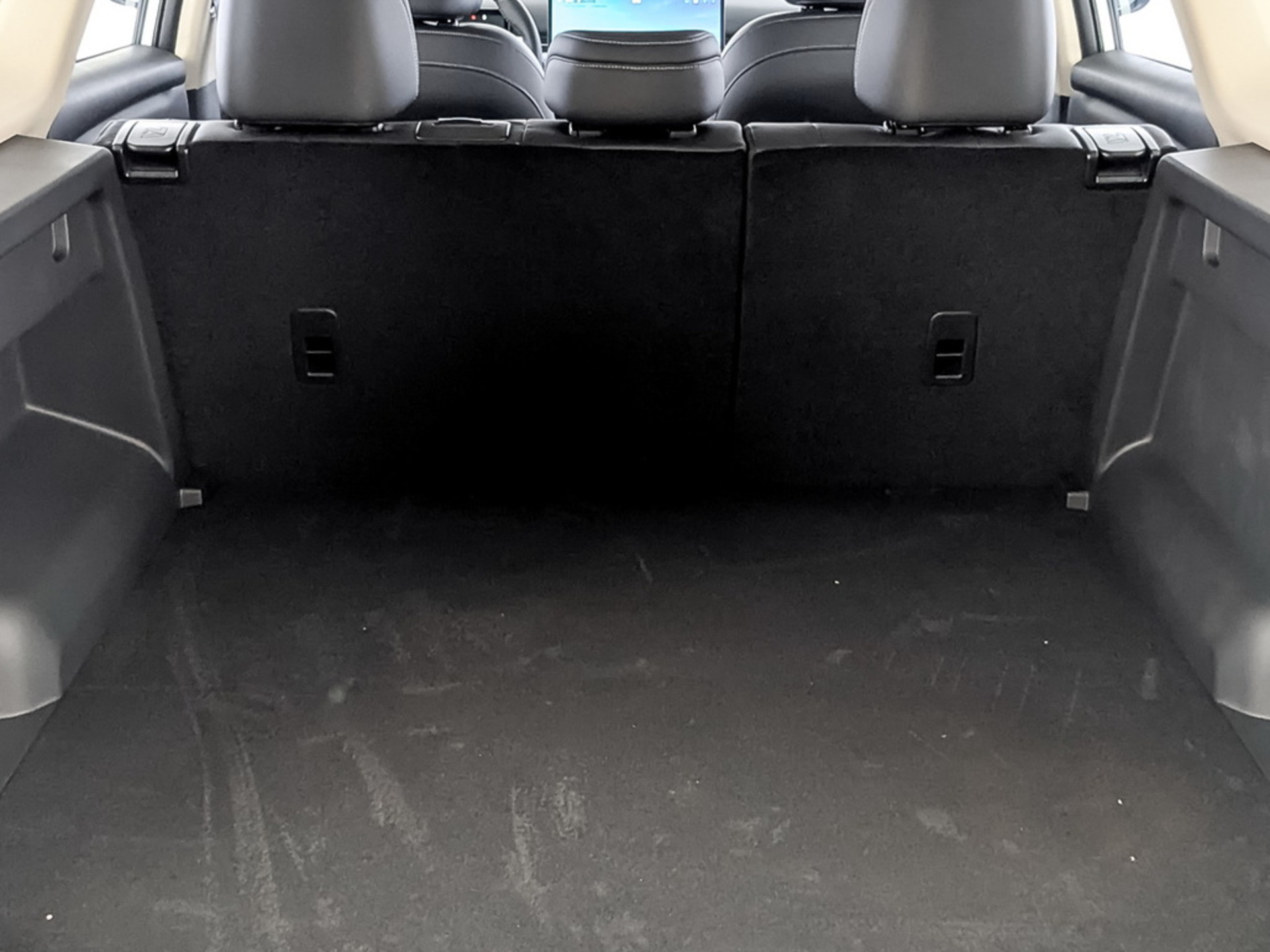 Фото Evolute i-SPACE FL 1.5ELH/95 25кВт FWD 5S