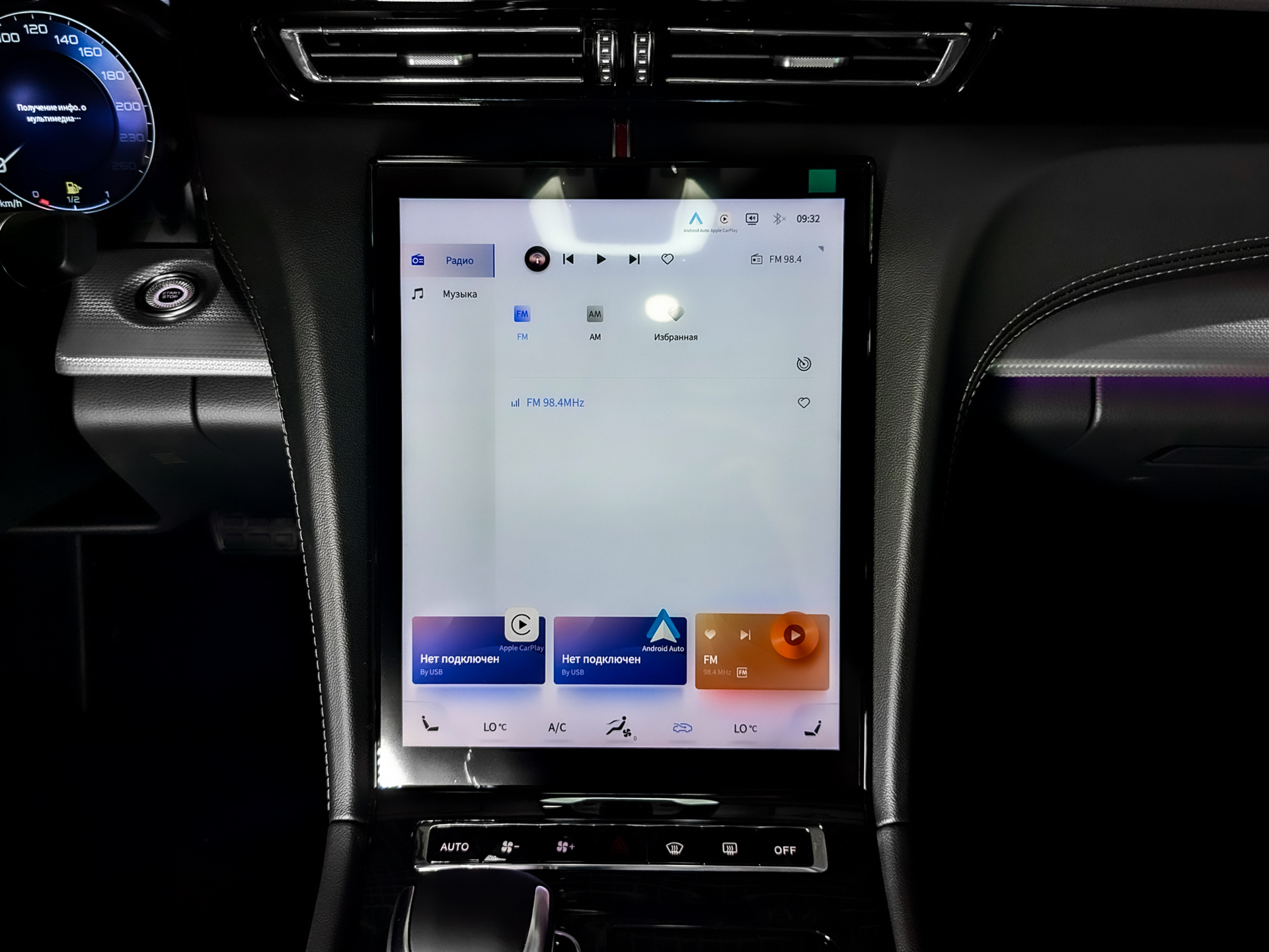 Фото Hongqi H5 Deluxe 2.0T/218 8AT 4D