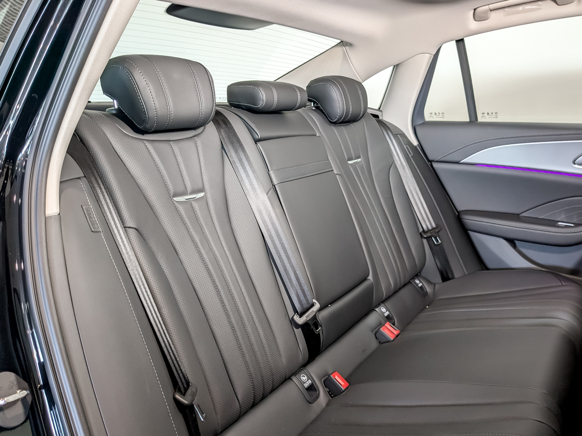 Фото Hongqi H5 Deluxe 2.0T/218 8AT 4D