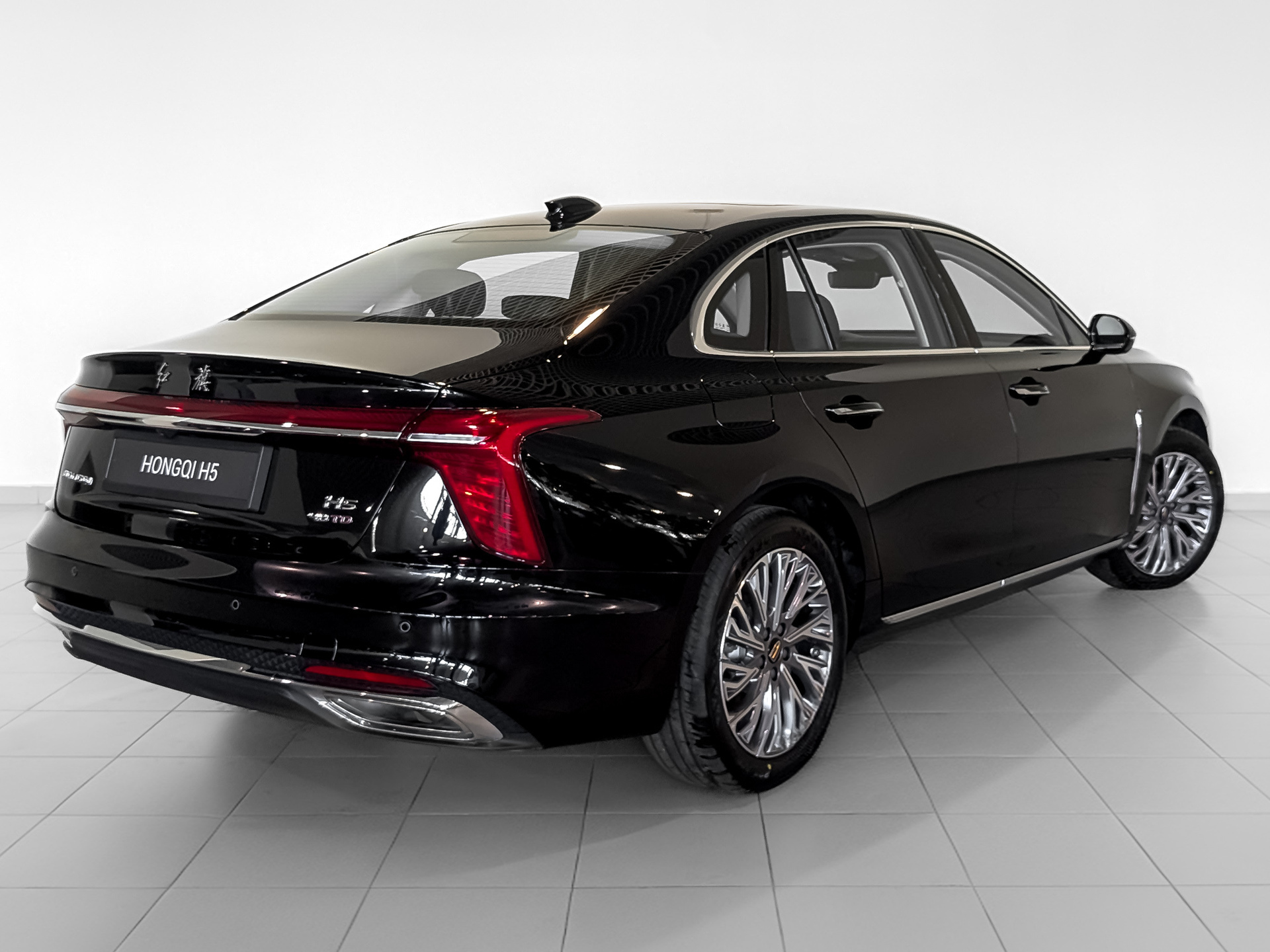 Фото Hongqi H5 Deluxe 2.0T/218 8AT 4D