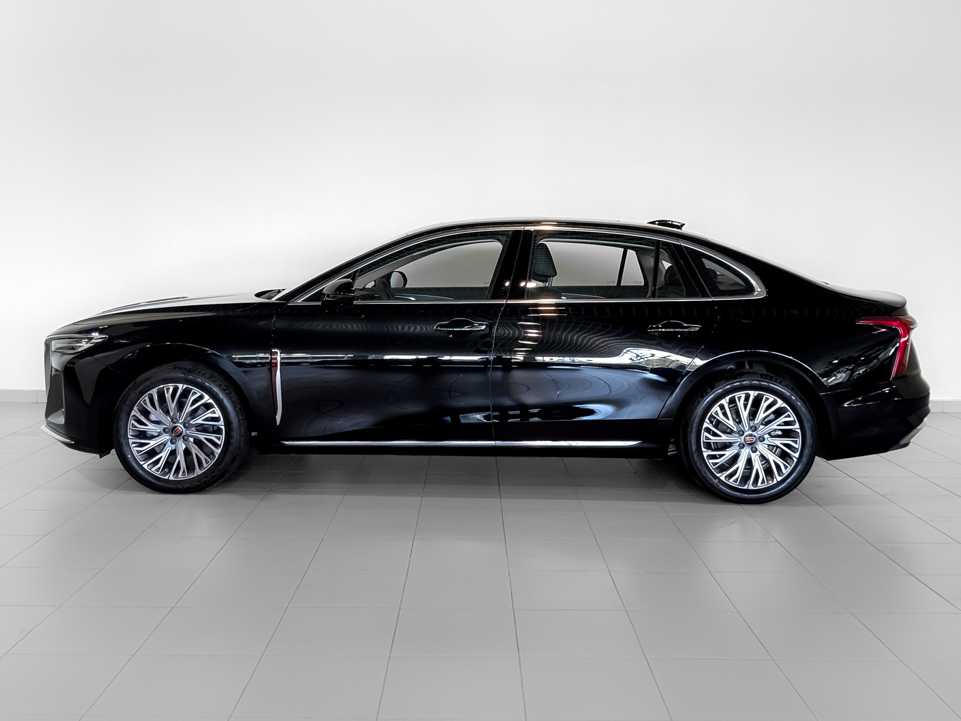 Фото Hongqi H5 Deluxe 2.0T/218 8AT 4D