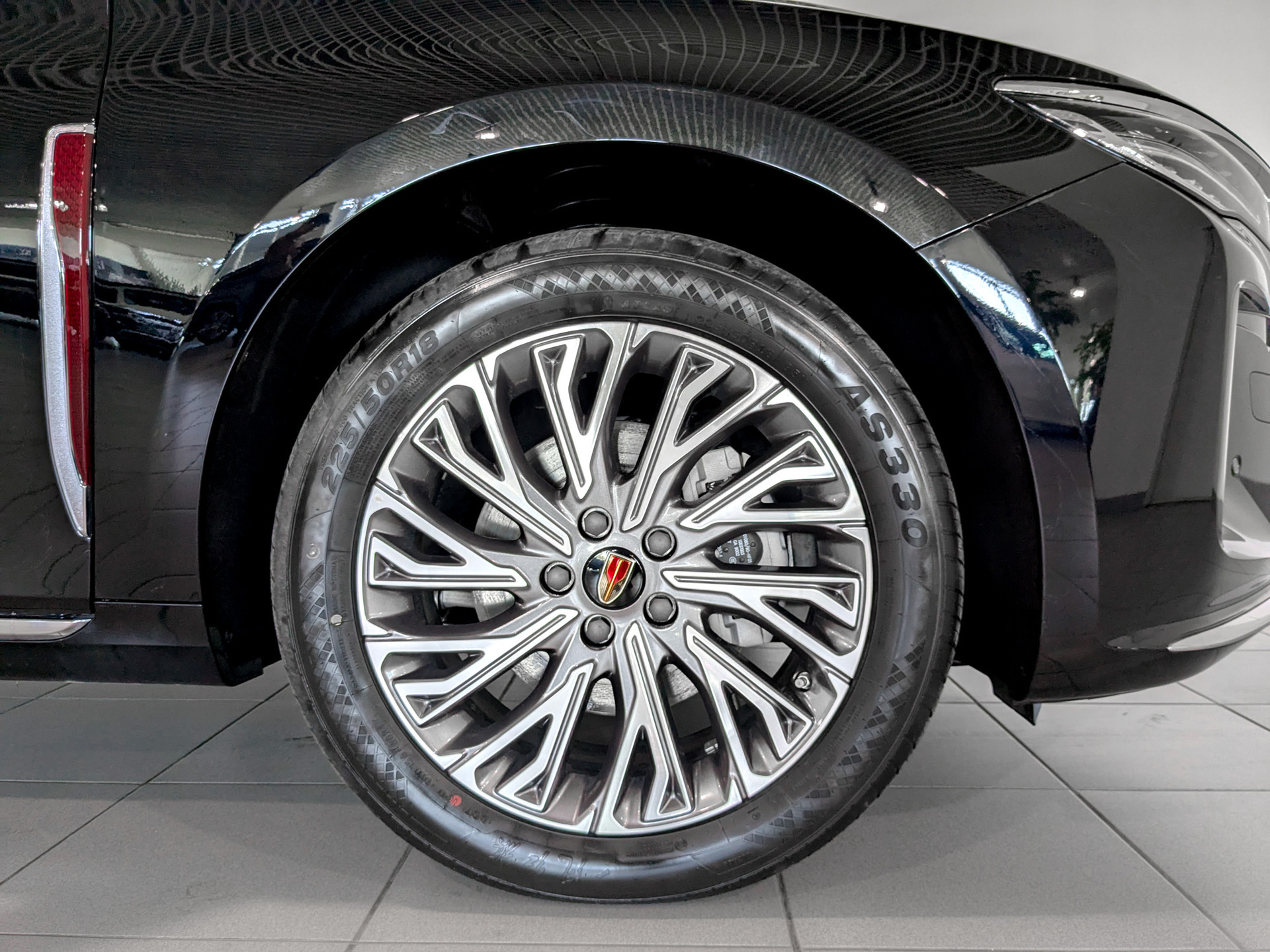 Фото Hongqi H5 Deluxe 2.0T/218 8AT 4D