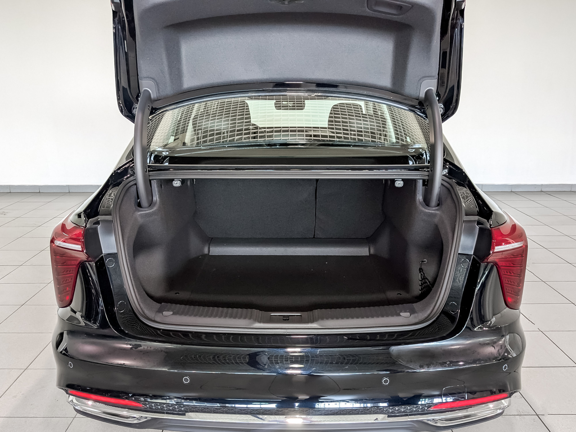 Фото Hongqi H5 Deluxe 2.0T/218 8AT 4D