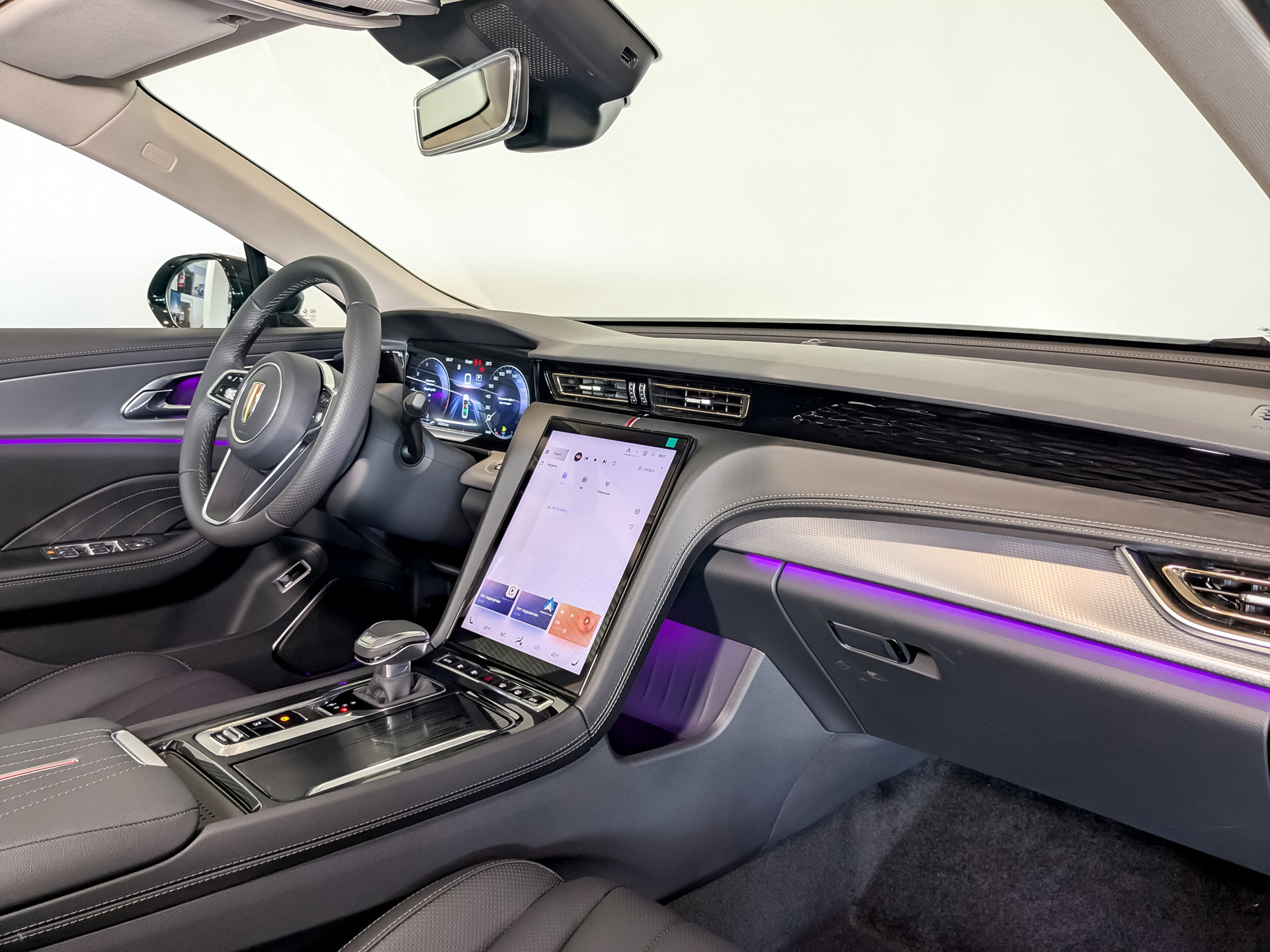 Фото Hongqi H5 Deluxe 2.0T/218 8AT 4D