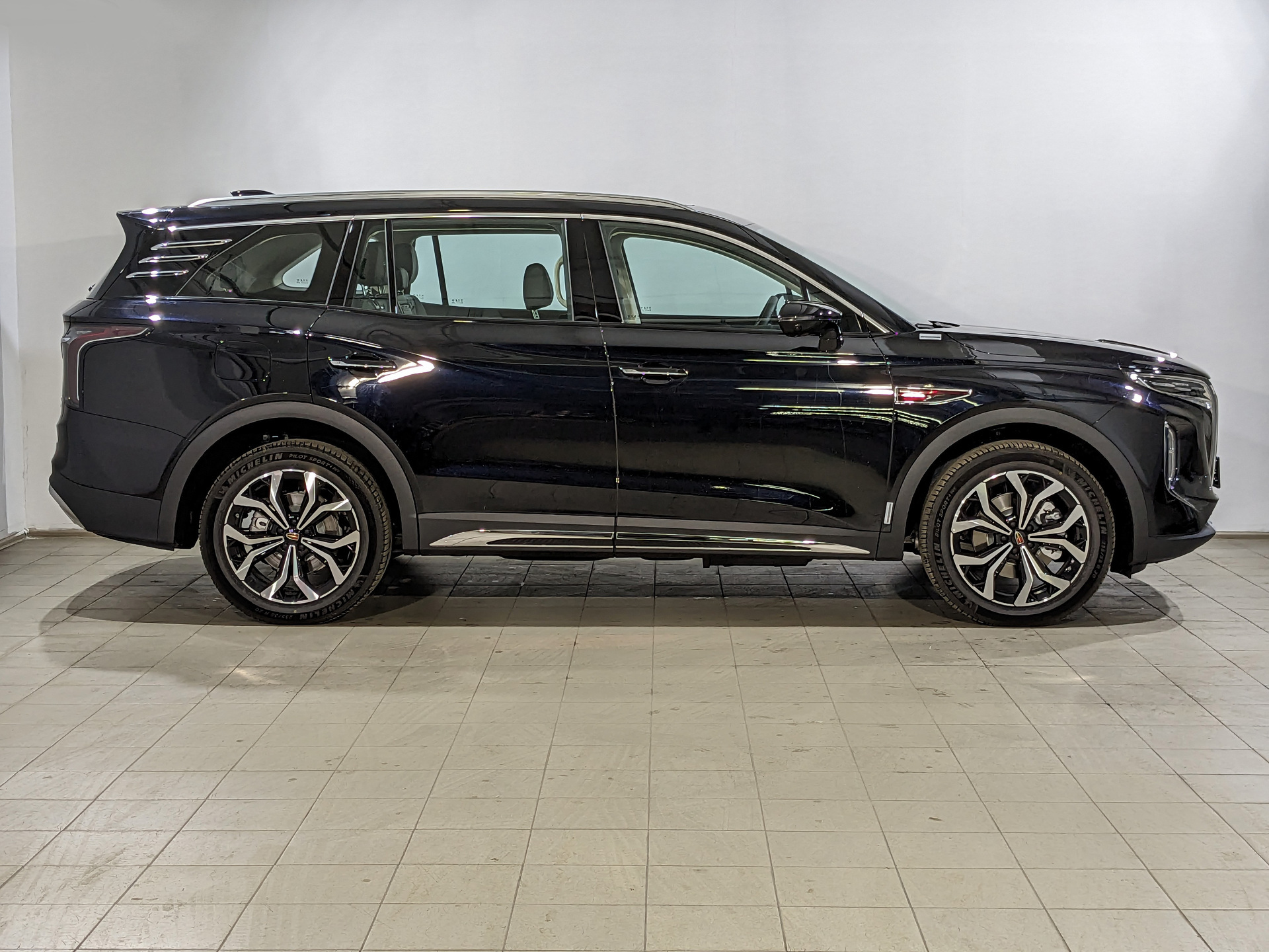 Фото Hongqi HS7 Deluxe 2.0T/245 8AT 4WD