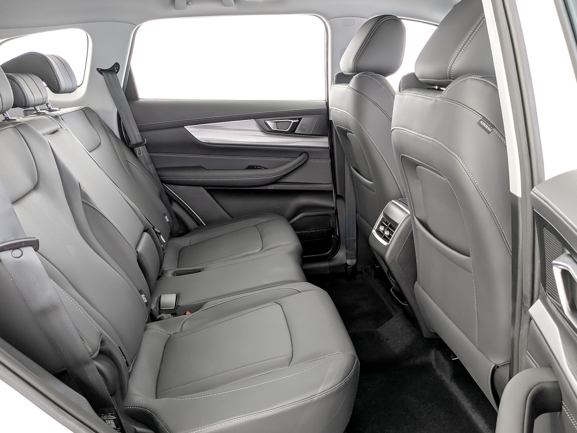 Фото Lada X-Cross 8 Enjoy 1.6T/150 7RT 5W 4WD